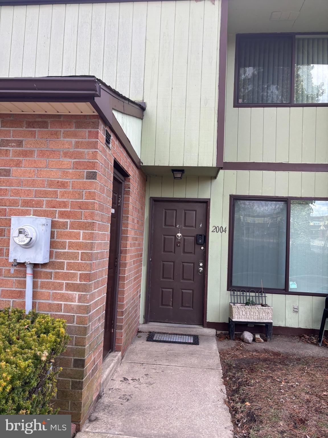 2004 GREENWOOD DRIVE