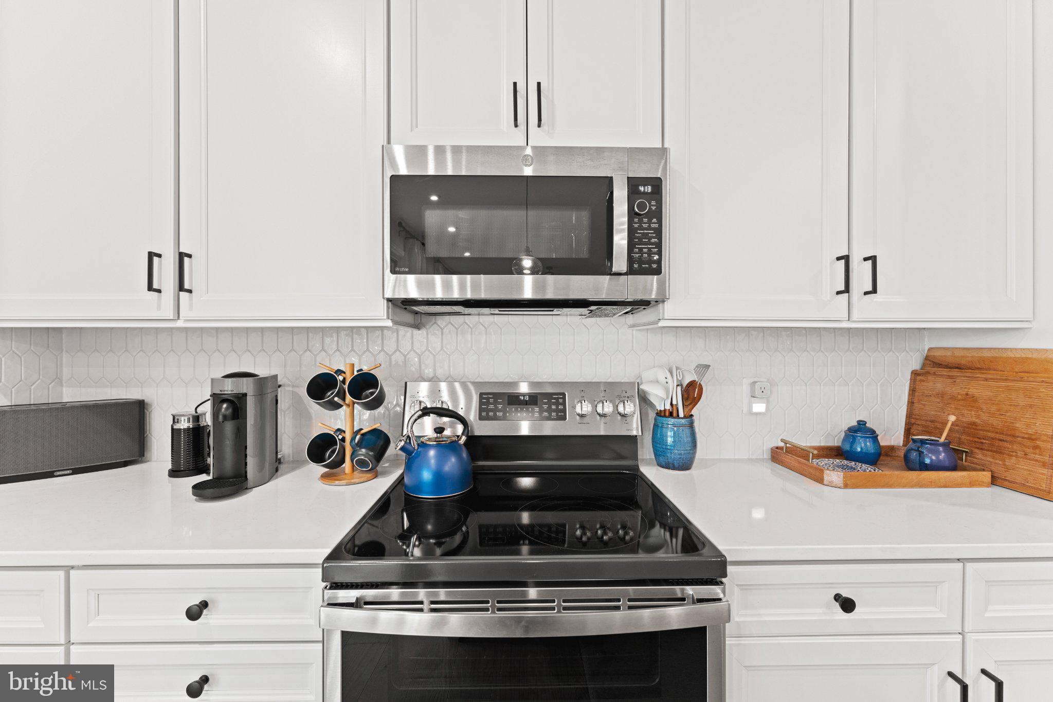 ROUND HILL MEADOWS - Residential