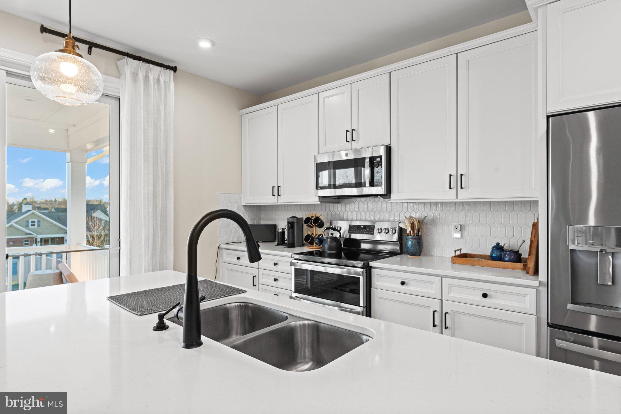 ROUND HILL MEADOWS - Residential