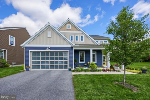 Photo of 1525 Fieldstone Drive, MOUNT JOY, PA 17552 (MLS # PALA2069892)