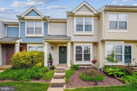 21676 Hazelnut Square, Sterling, VA MLS: VALO2096148