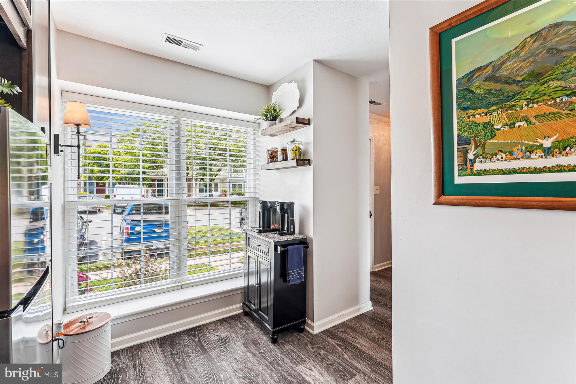 21676 HAZELNUT SQUARE