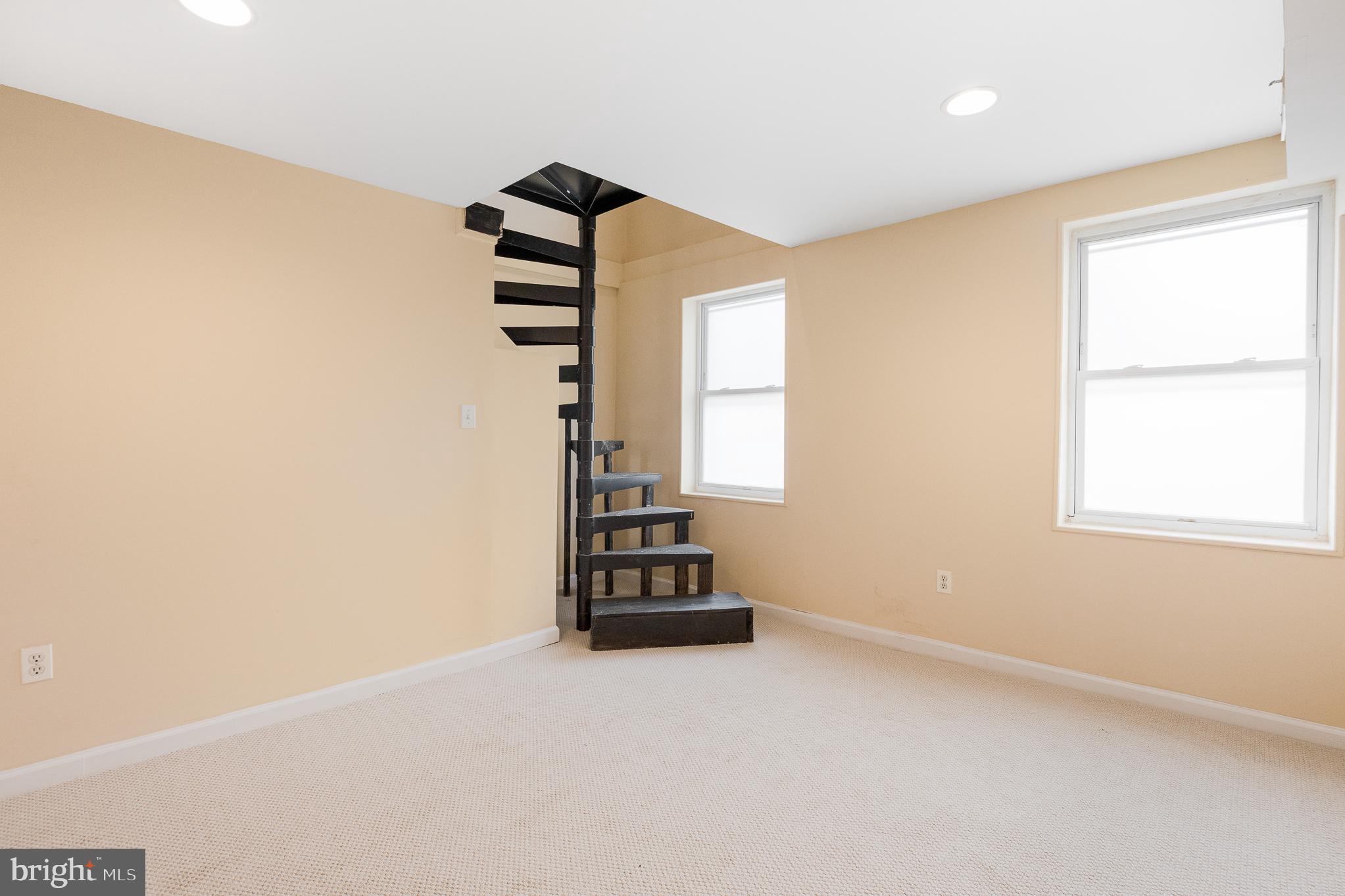 HOLLINS MARKET - Residential