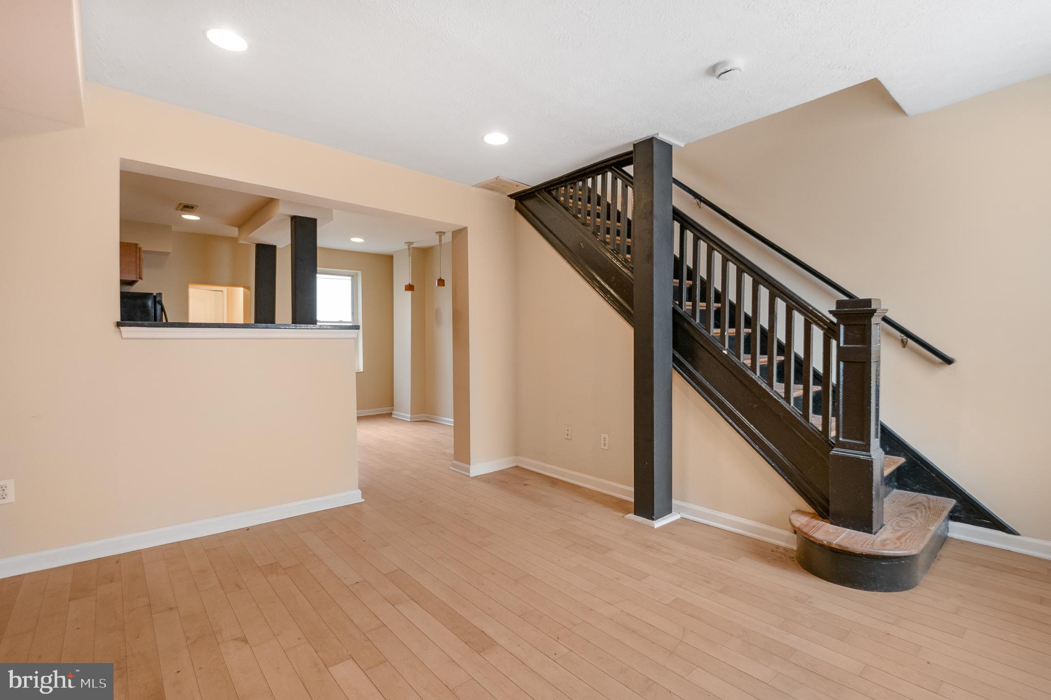 HOLLINS MARKET - Residential