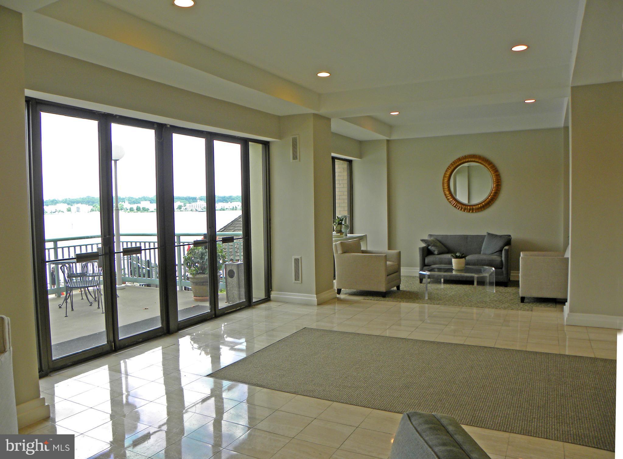 MARINA TOWERS - Residential