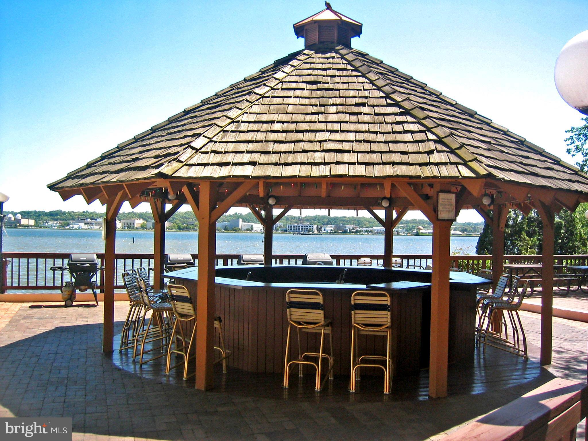 MARINA TOWERS - Residential