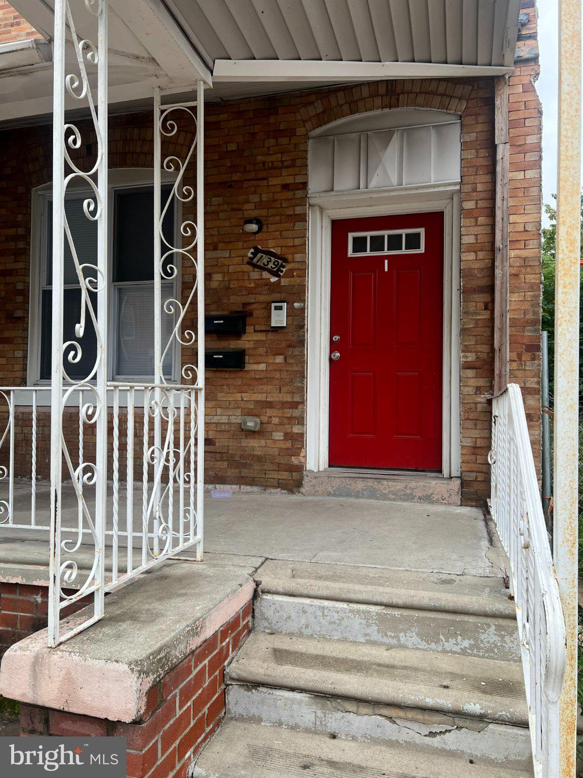 139 N FARSON