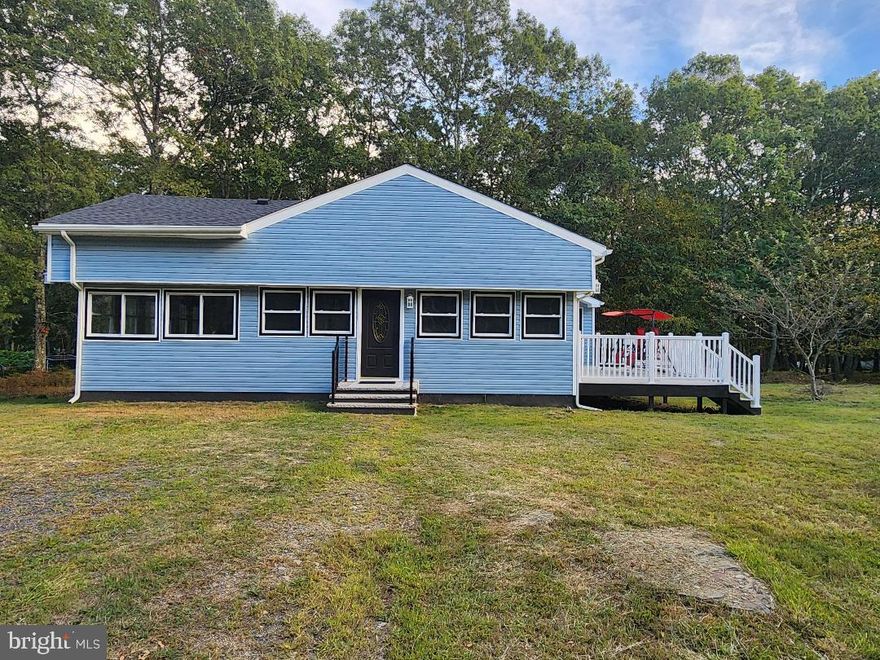 Spacious 4-Bedroom Home with Large Backyard! This charming 4-bedroom, 2-bath home offers comfort, space and outdoor serenity. Enjoy spacious living areas and an expansive backyard perfect for relaxing or entertaining. Ideal for families, remote workers, or anyone looking for room to grow. 
Come see how this home can fit your lifestyle! 
✅ 4 Bedrooms ✅ 2 Bathrooms ✅ Huge backyard ✅ Off-street parking 📍
Available now — schedule your showing today!