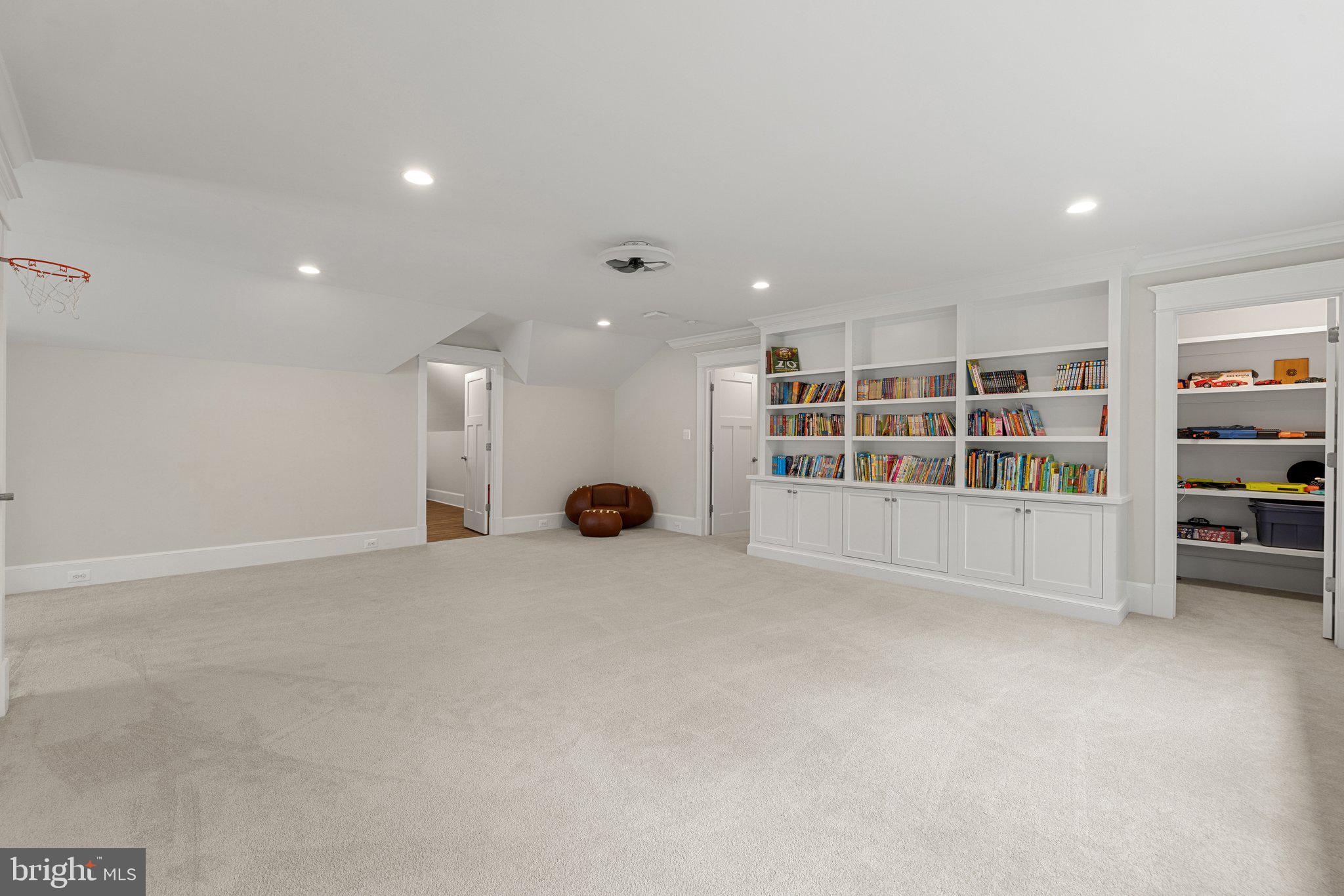 WESTBRIAR COUNTRY CLUB MANOR - Residential