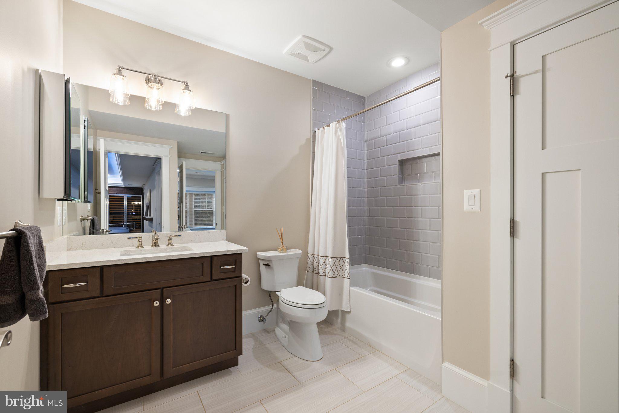 WESTBRIAR COUNTRY CLUB MANOR - Residential