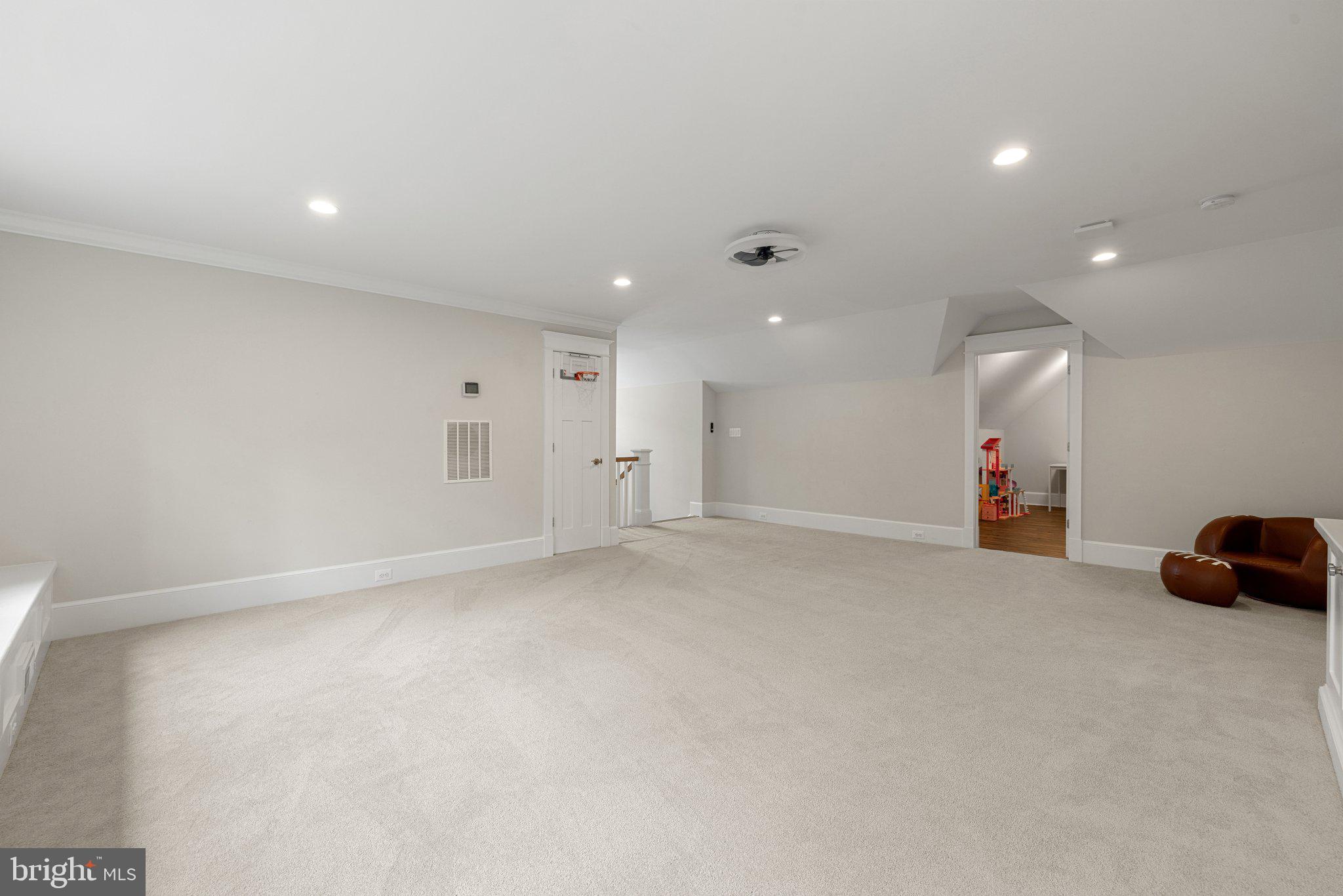 WESTBRIAR COUNTRY CLUB MANOR - Residential