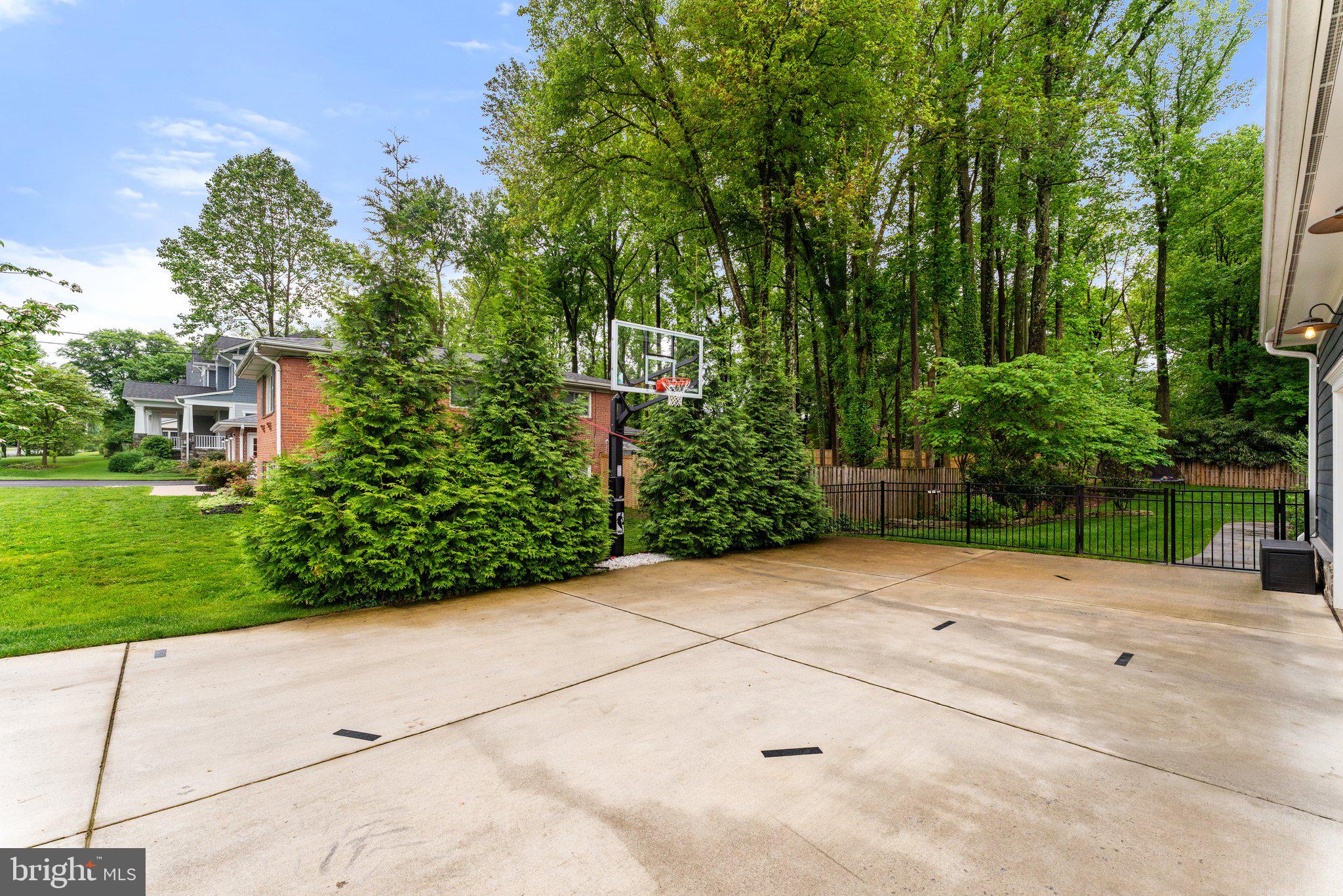 WESTBRIAR COUNTRY CLUB MANOR - Residential