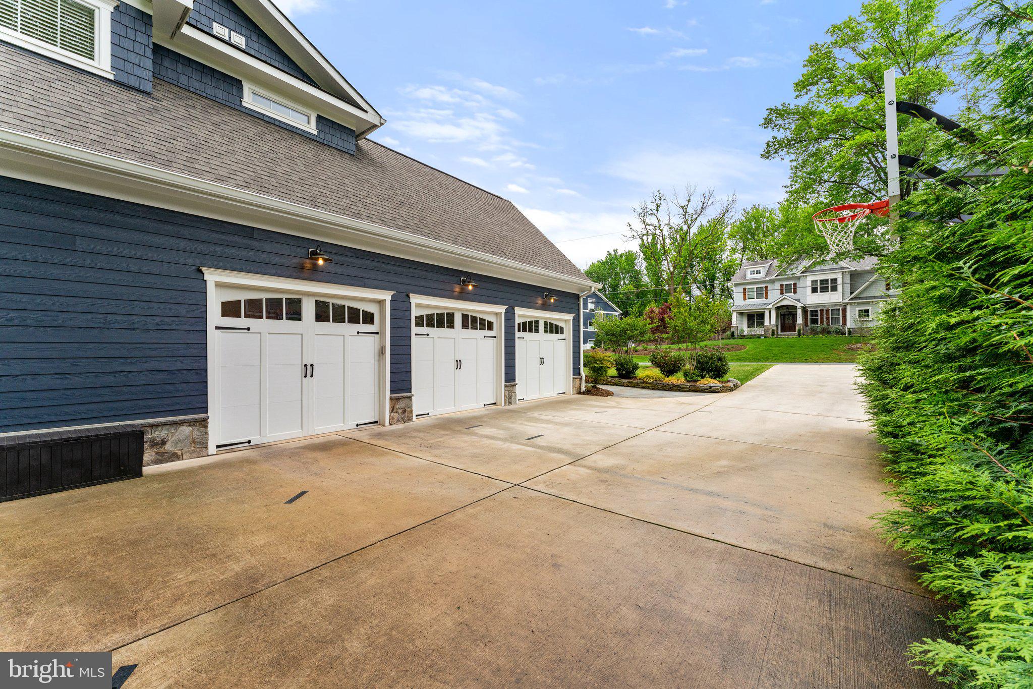 WESTBRIAR COUNTRY CLUB MANOR - Residential