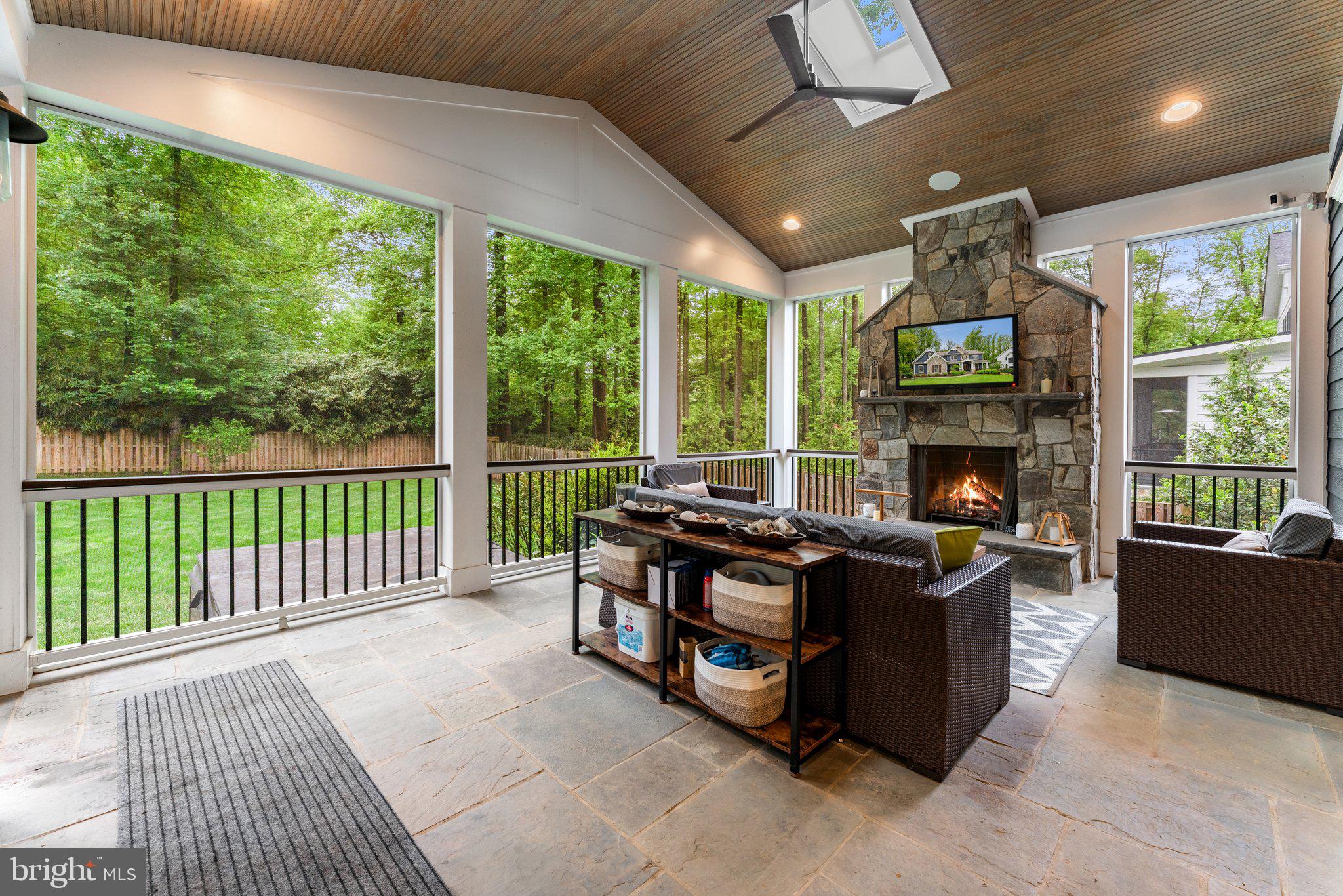 WESTBRIAR COUNTRY CLUB MANOR - Residential