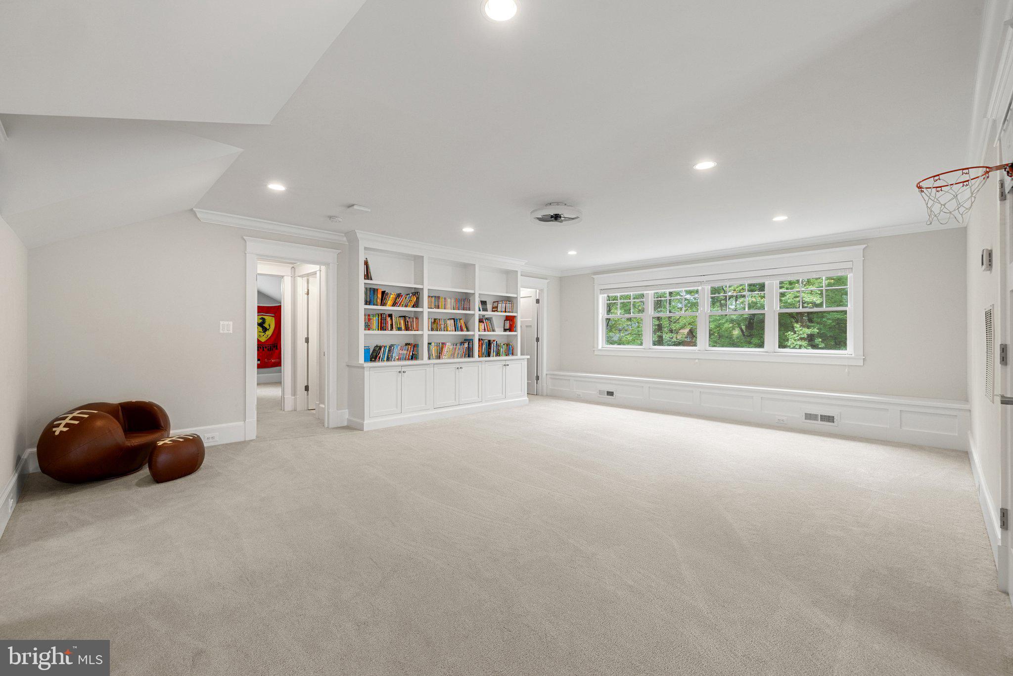 WESTBRIAR COUNTRY CLUB MANOR - Residential