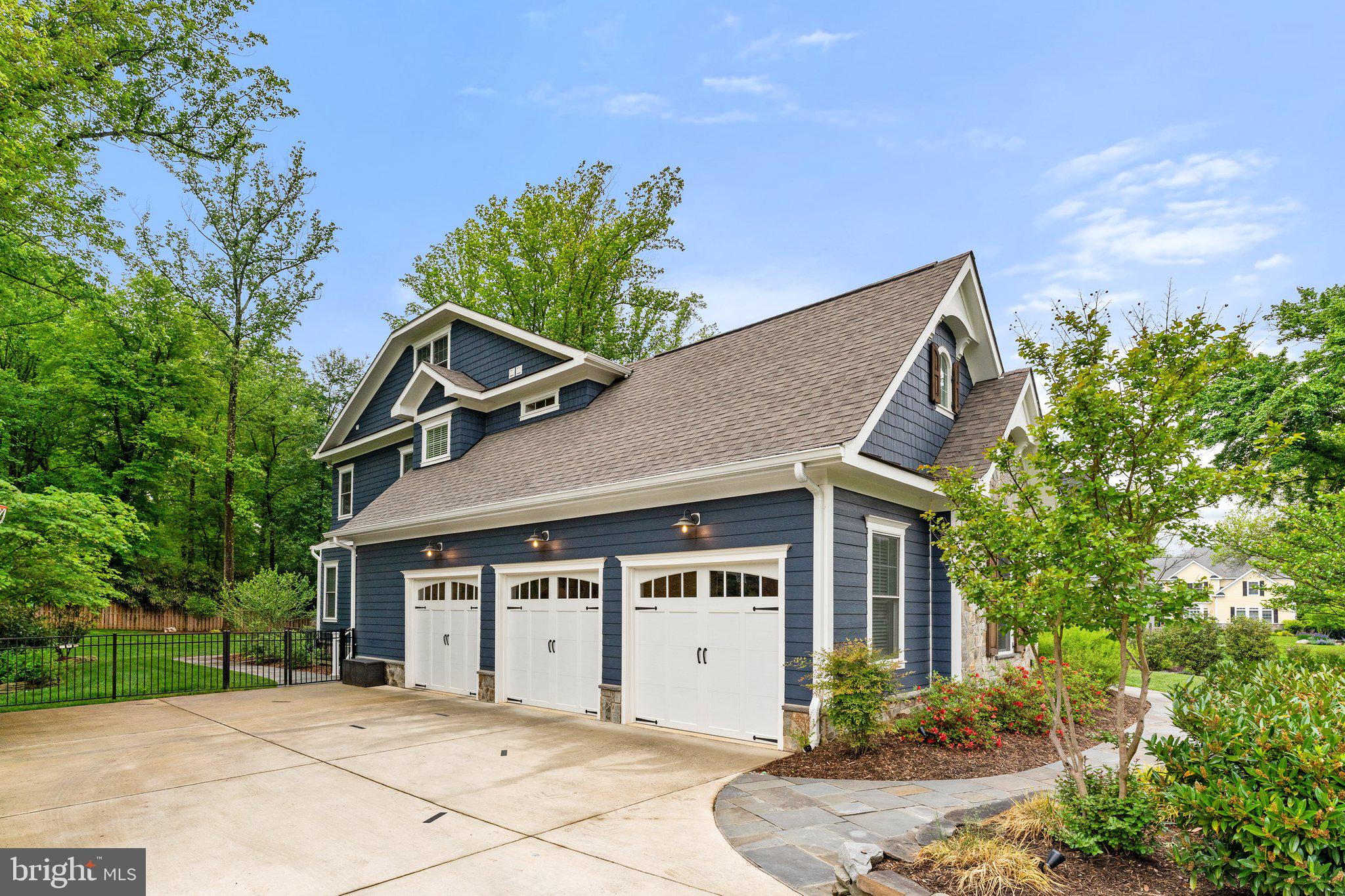 WESTBRIAR COUNTRY CLUB MANOR - Residential