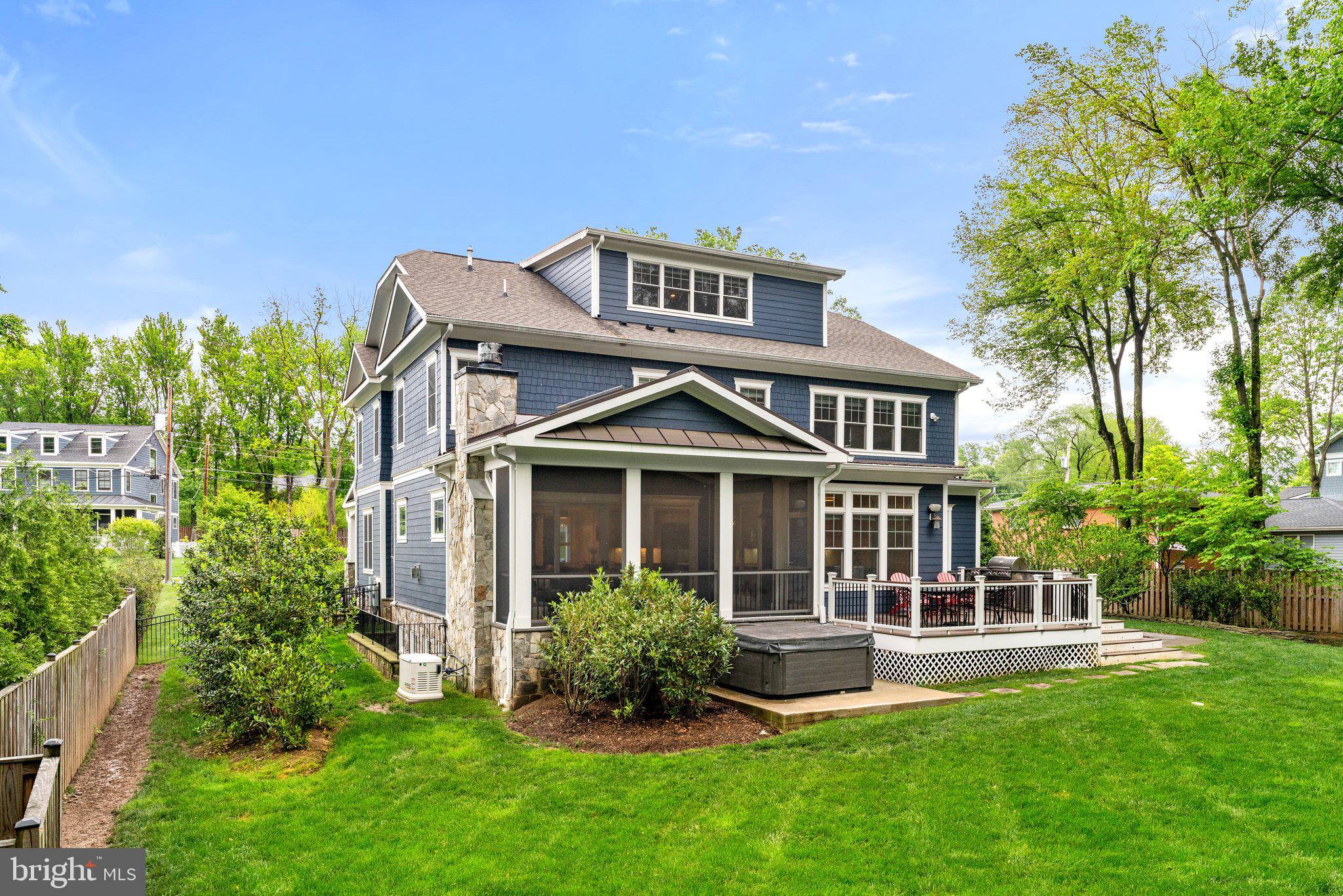 WESTBRIAR COUNTRY CLUB MANOR - Residential