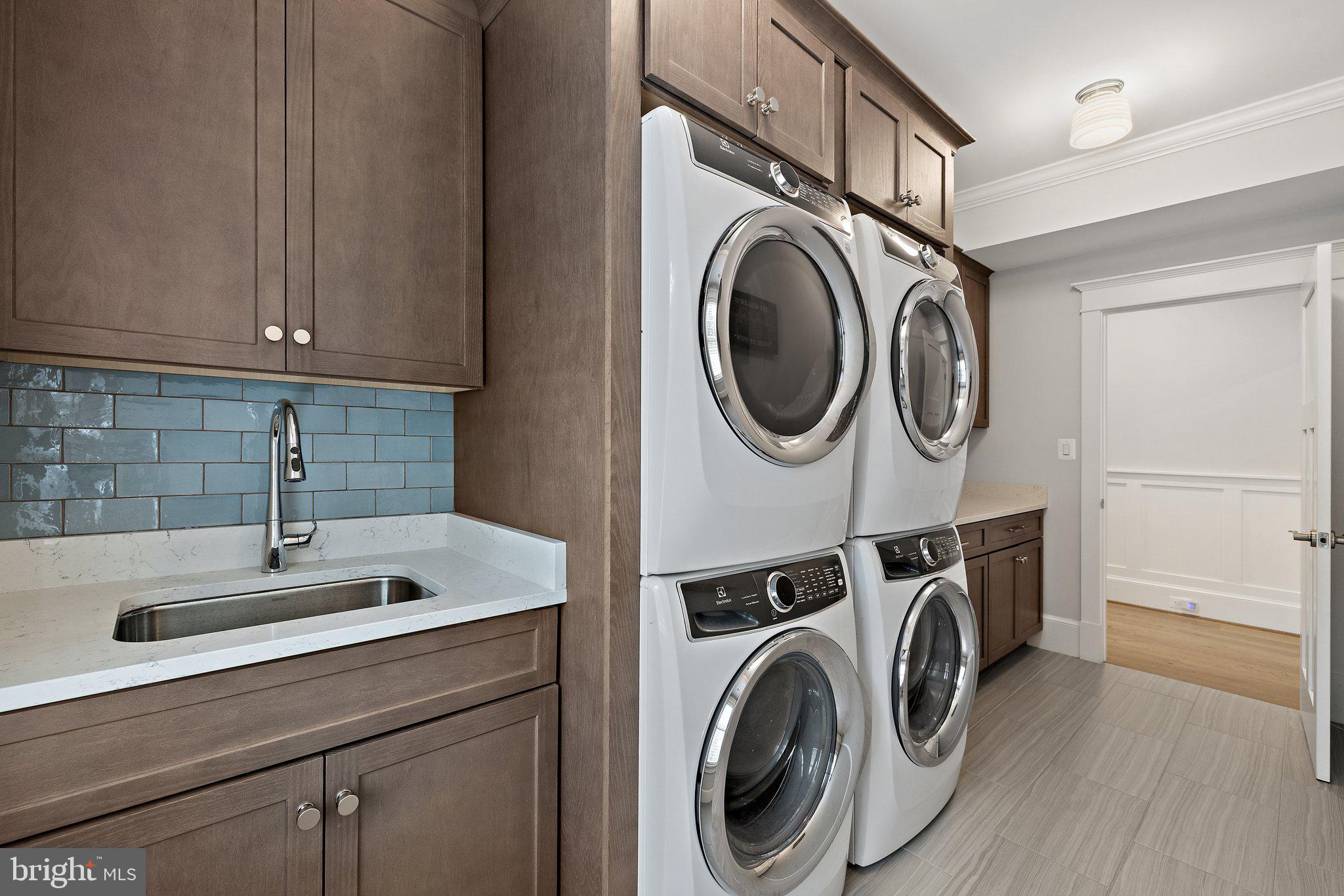 WESTBRIAR COUNTRY CLUB MANOR - Residential