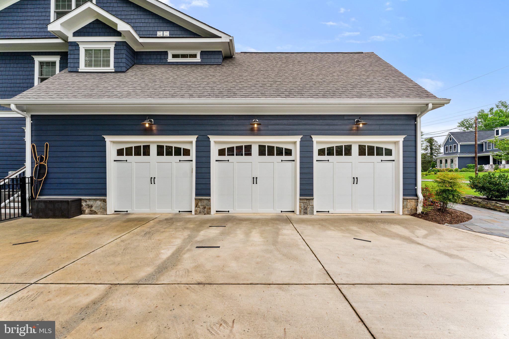 WESTBRIAR COUNTRY CLUB MANOR - Residential