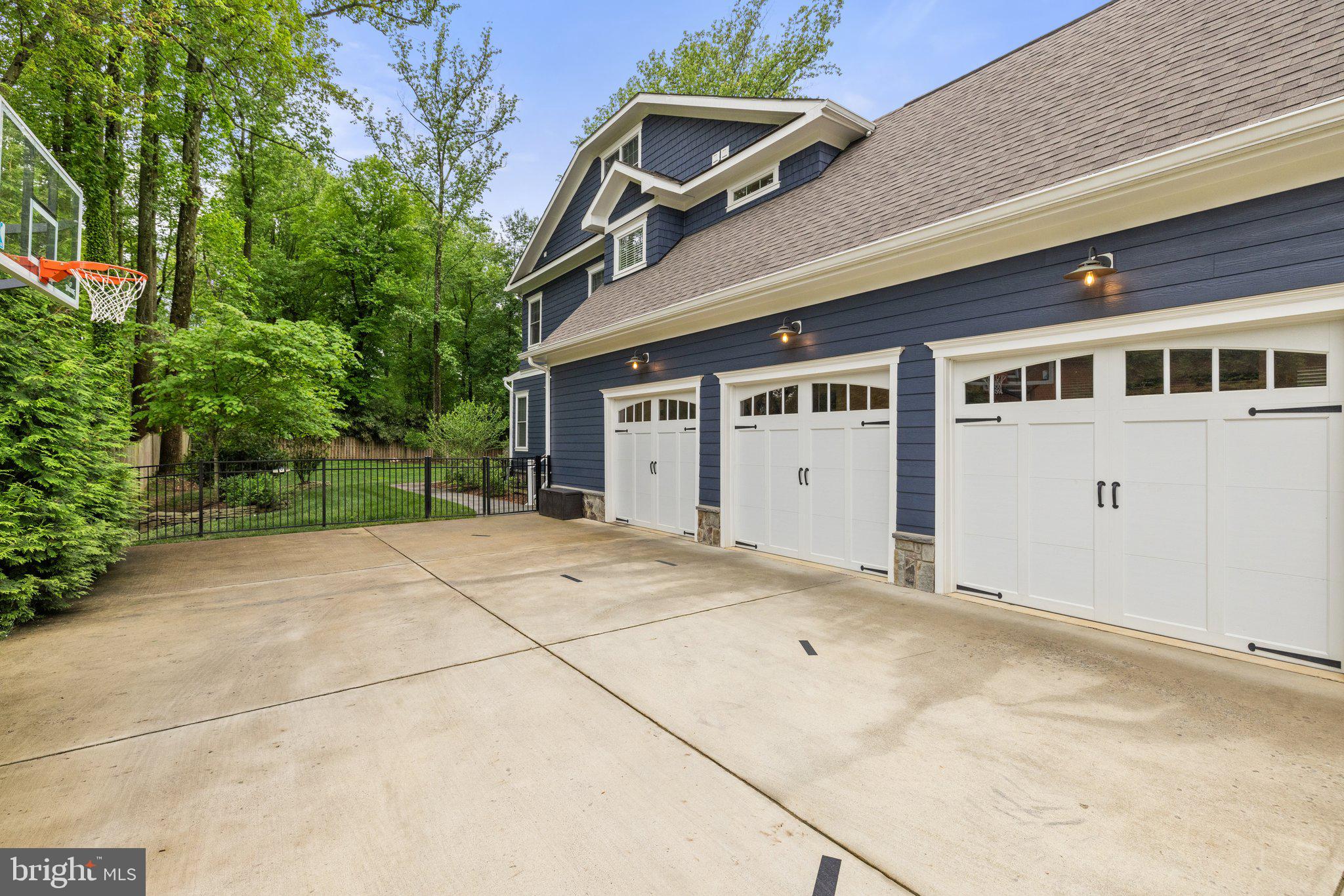 WESTBRIAR COUNTRY CLUB MANOR - Residential