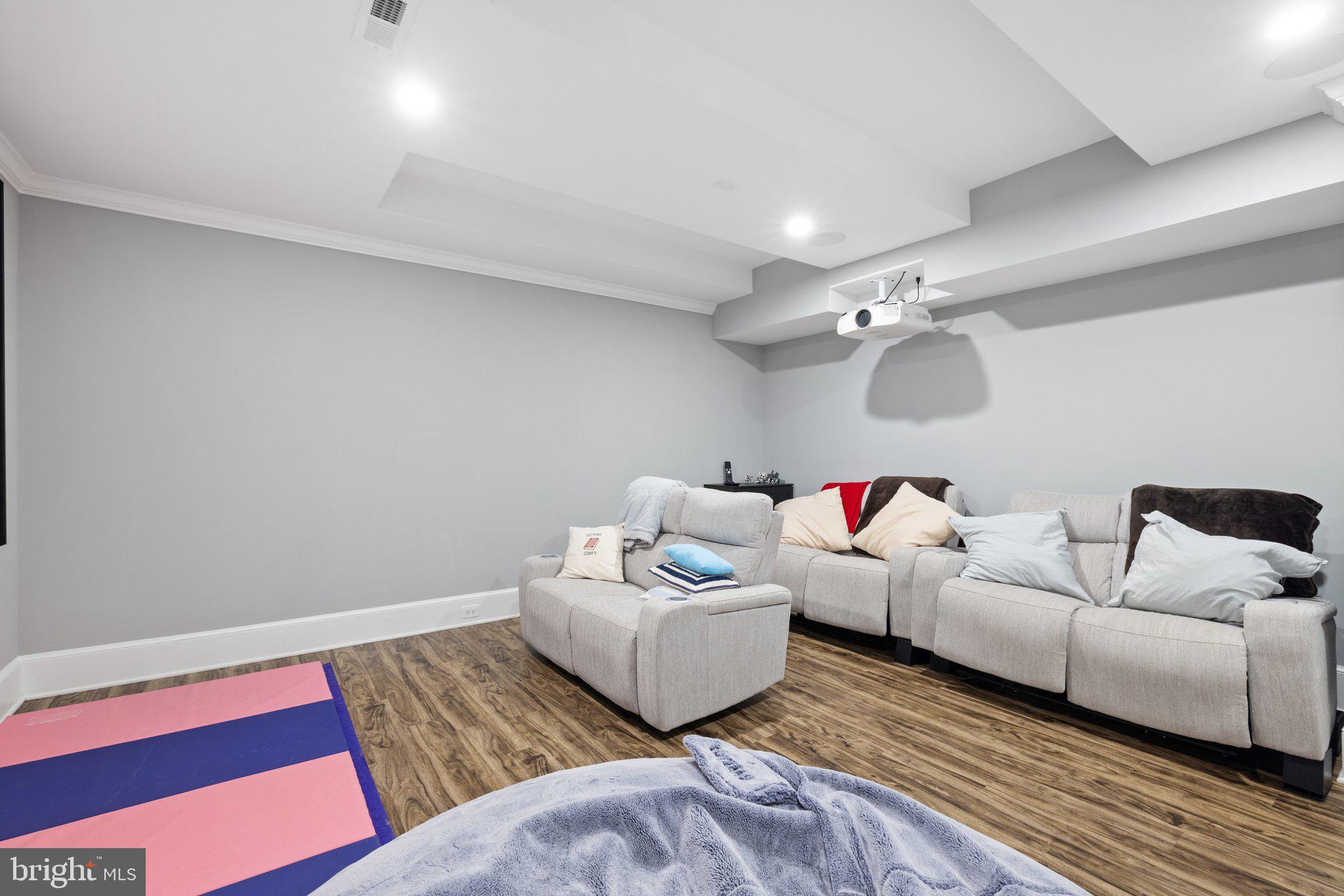 WESTBRIAR COUNTRY CLUB MANOR - Residential