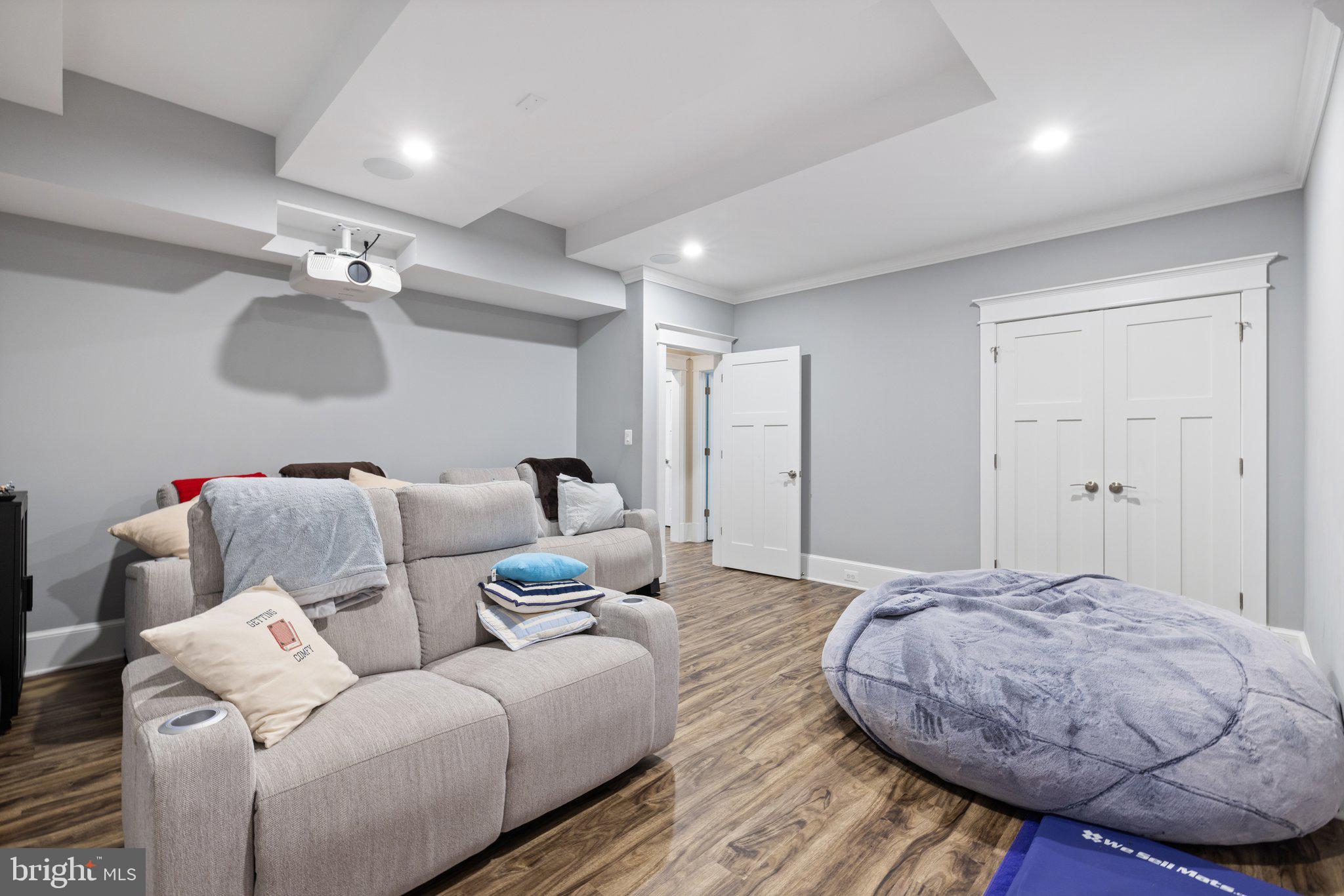 WESTBRIAR COUNTRY CLUB MANOR - Residential