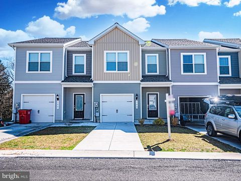 Townhouse For Sale - 120 Paddington Street<br/> Berkeley County, FALLING WATERS, WV 25419