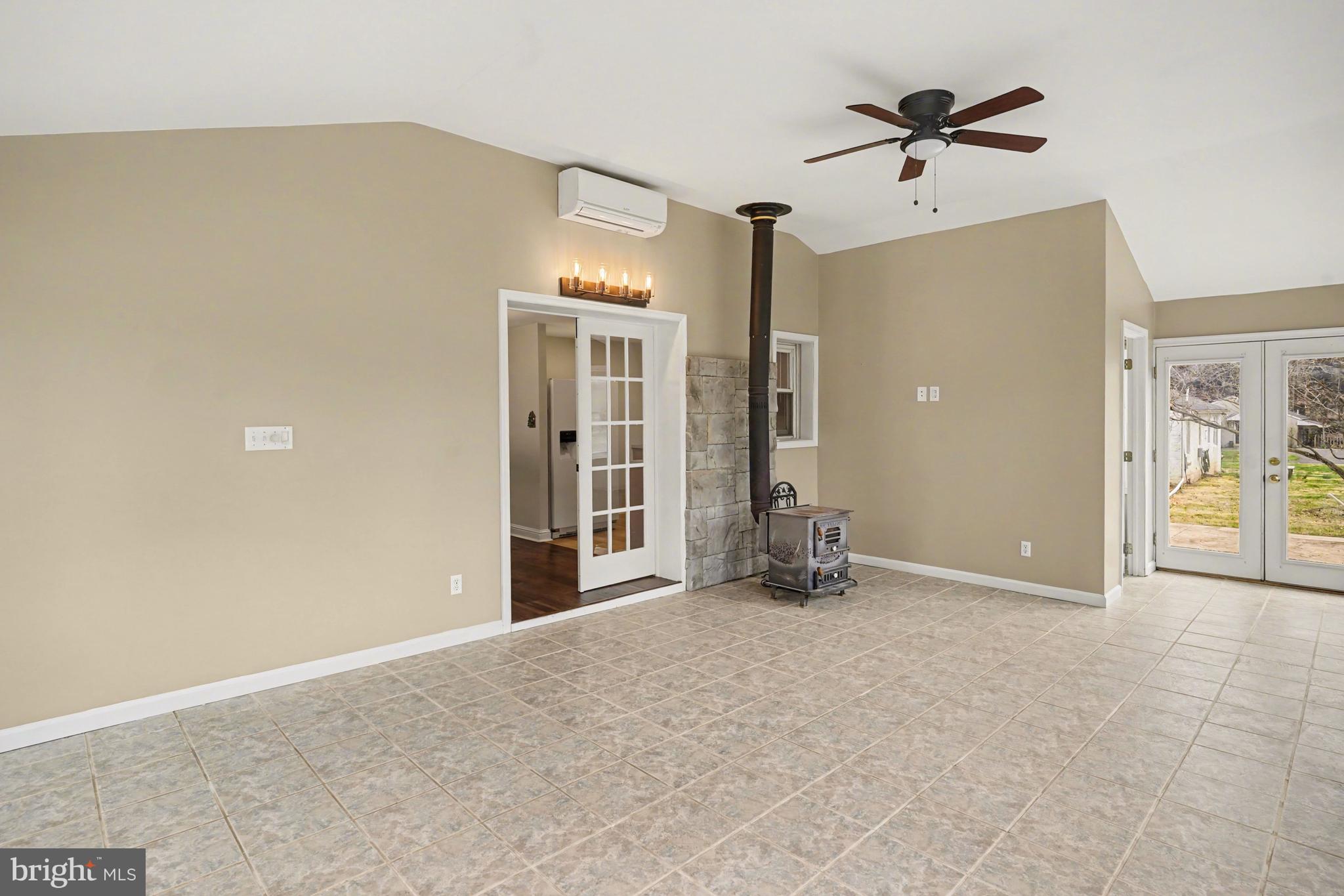 SPRING MOUNT - Residential