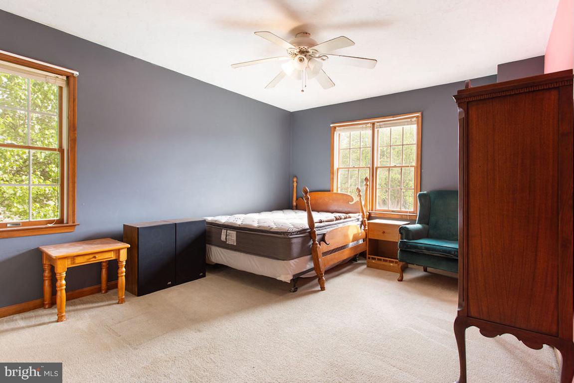 HOLLYWOOD ESTATES - Residential