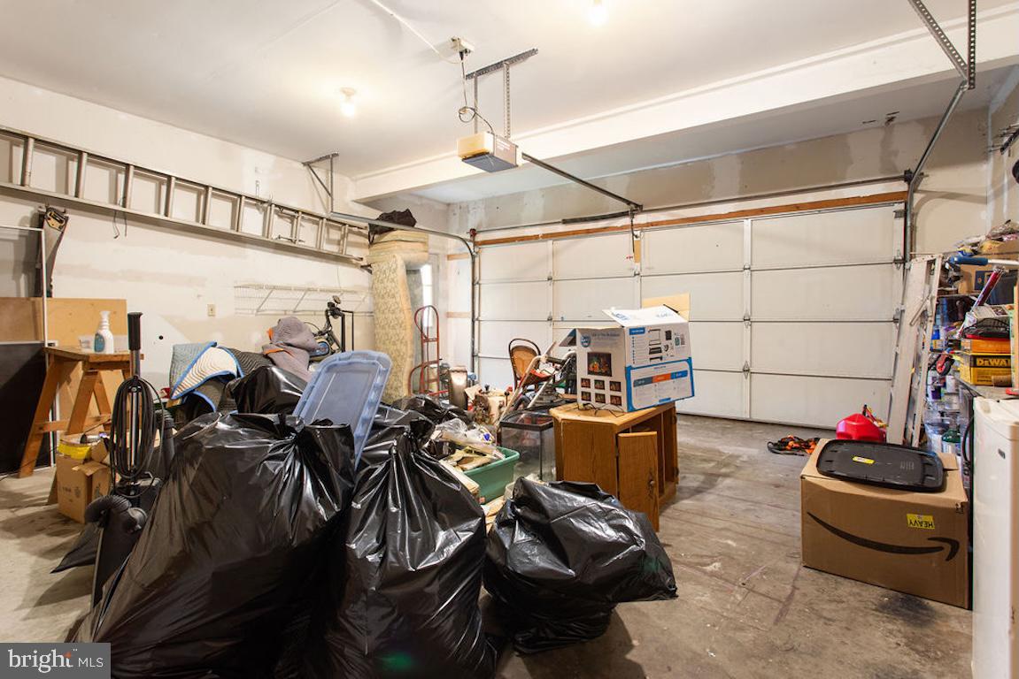 HOLLYWOOD ESTATES - Residential