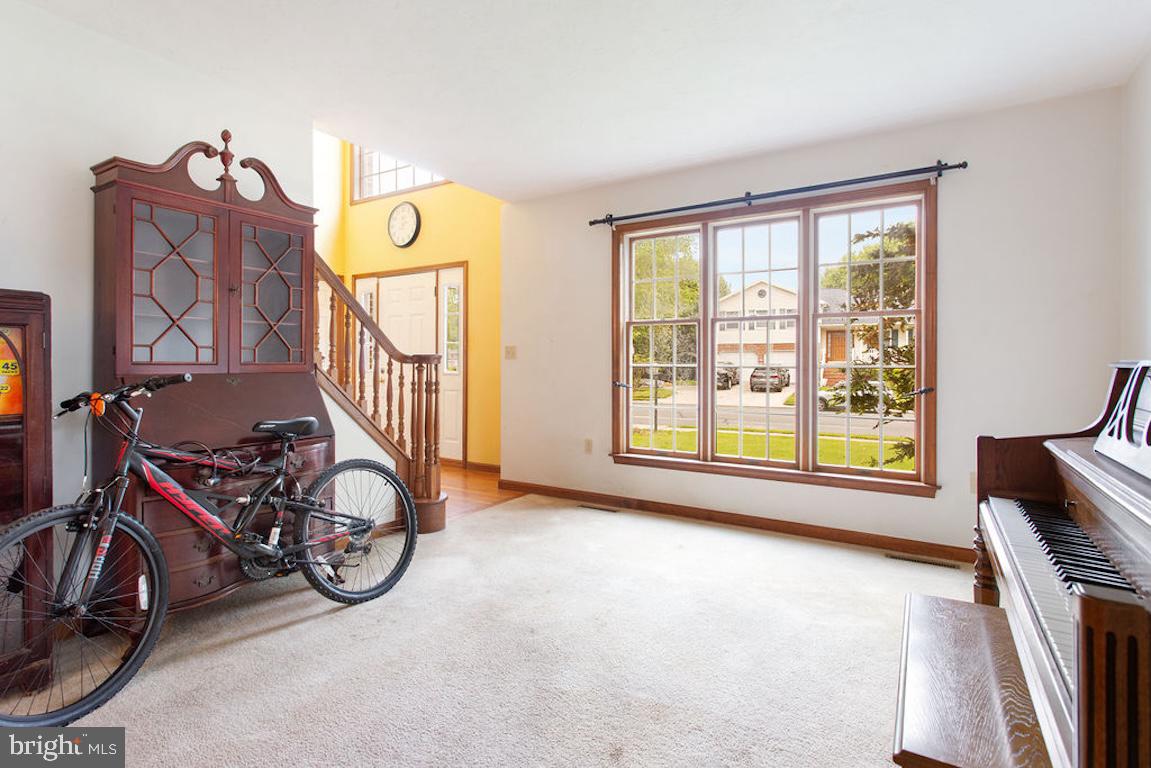 HOLLYWOOD ESTATES - Residential