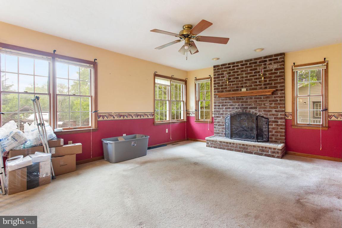 HOLLYWOOD ESTATES - Residential