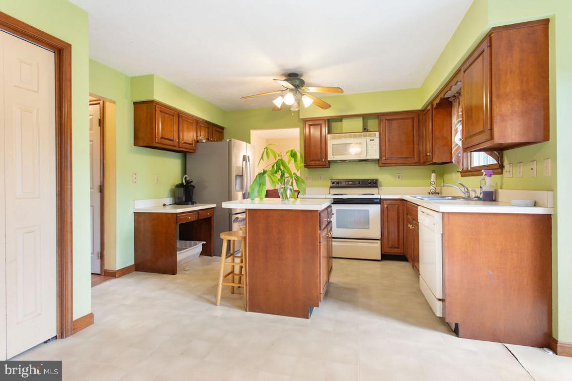 HOLLYWOOD ESTATES - Residential