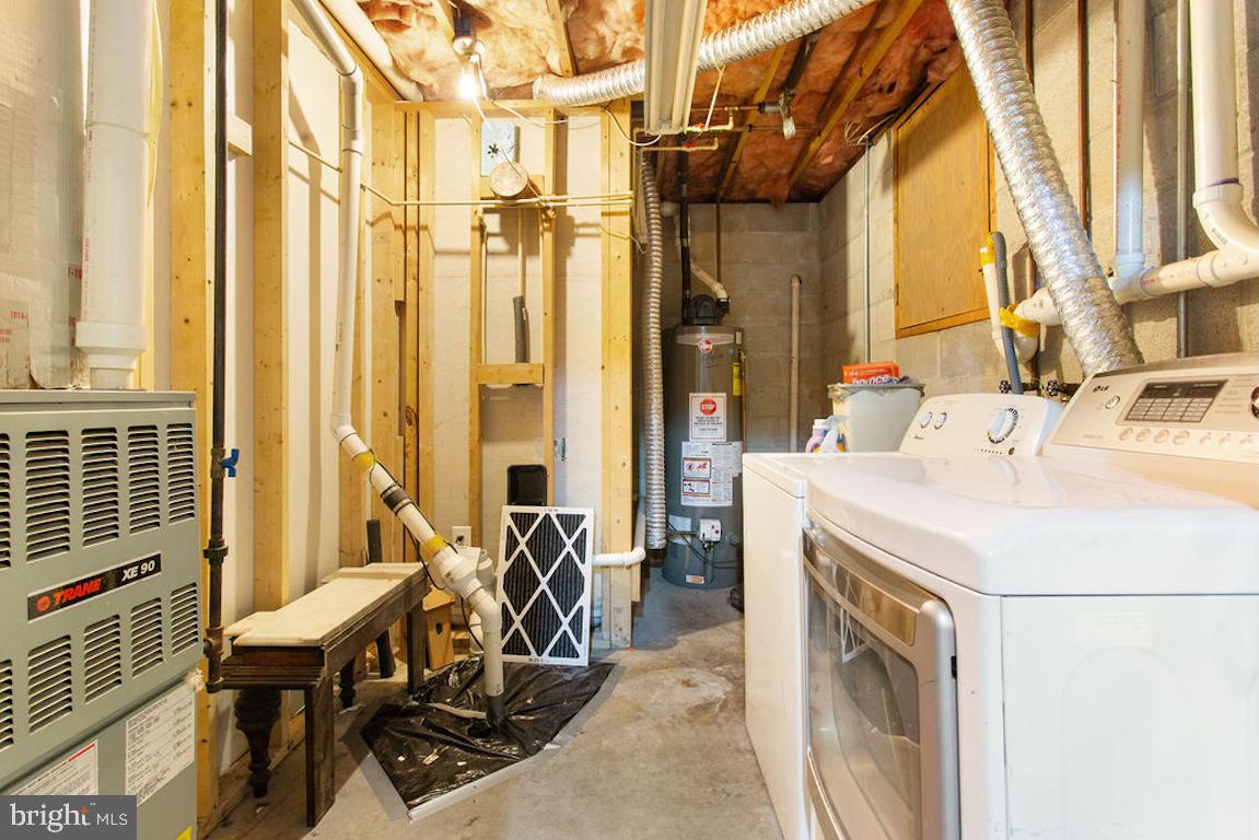 HOLLYWOOD ESTATES - Residential