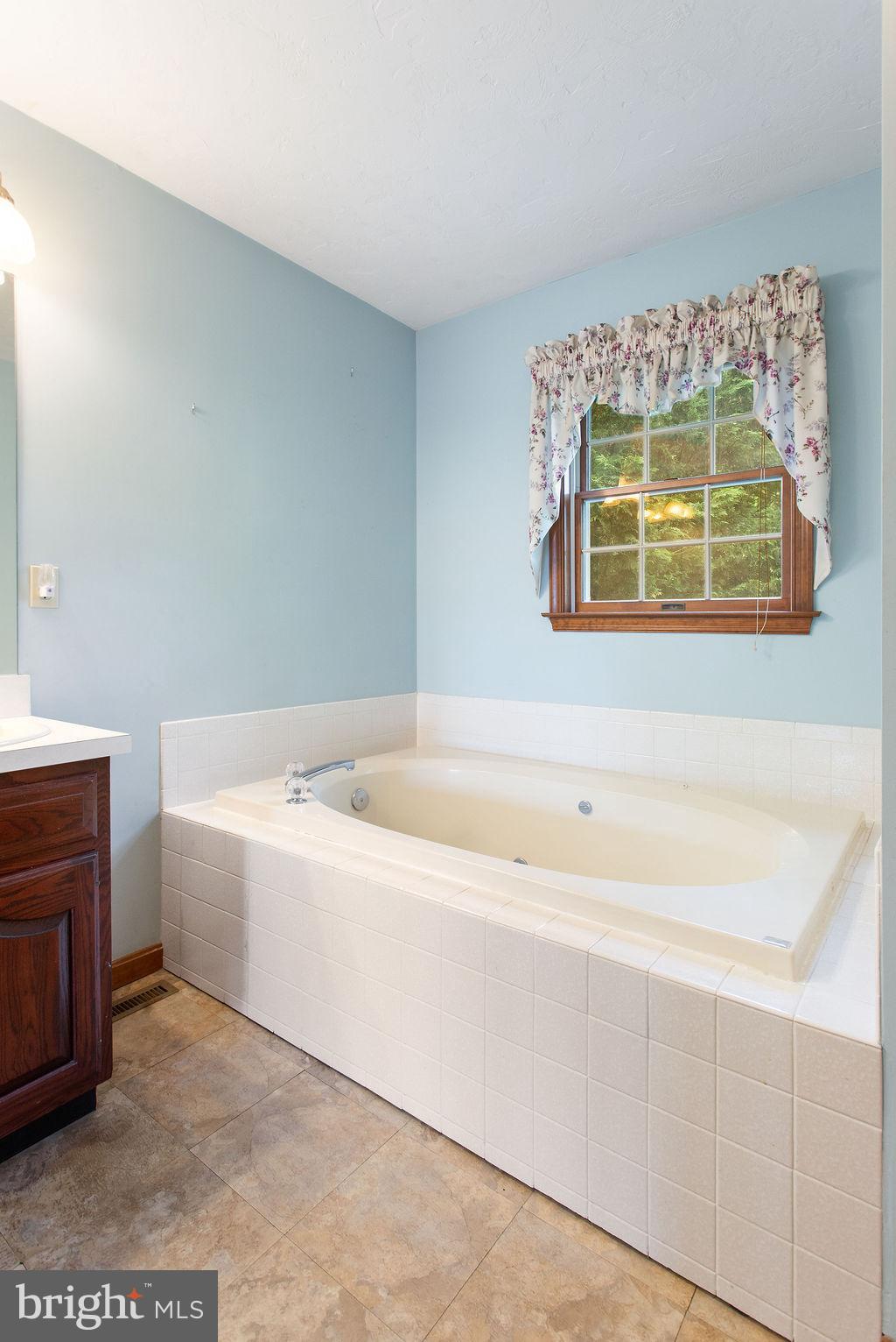 HOLLYWOOD ESTATES - Residential