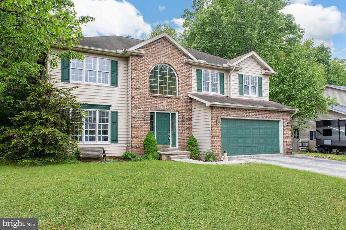 HOLLYWOOD ESTATES - Residential