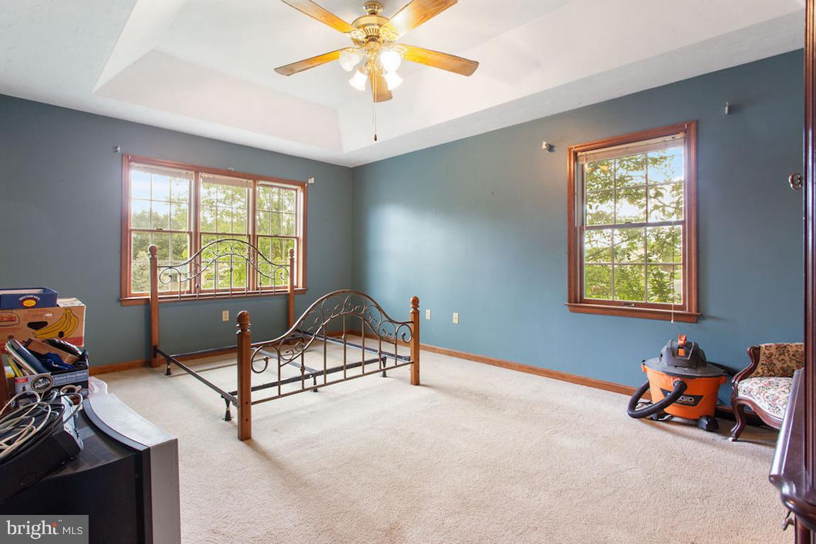 HOLLYWOOD ESTATES - Residential