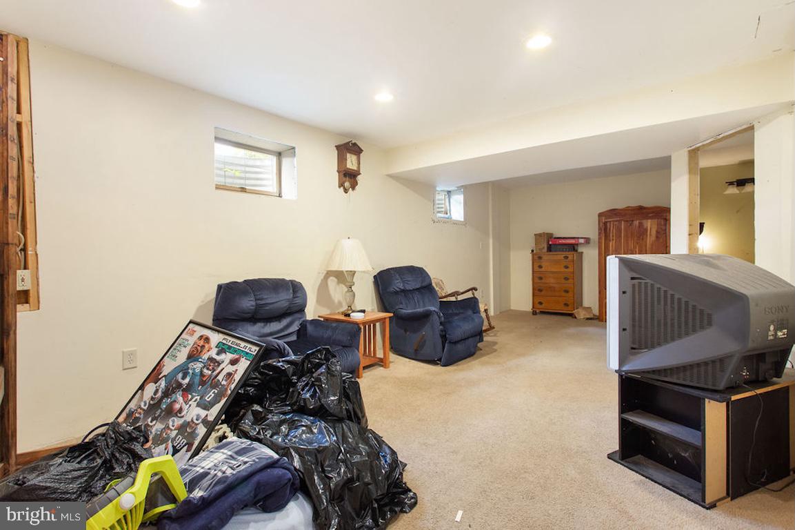 HOLLYWOOD ESTATES - Residential