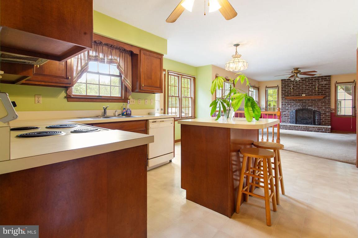 HOLLYWOOD ESTATES - Residential