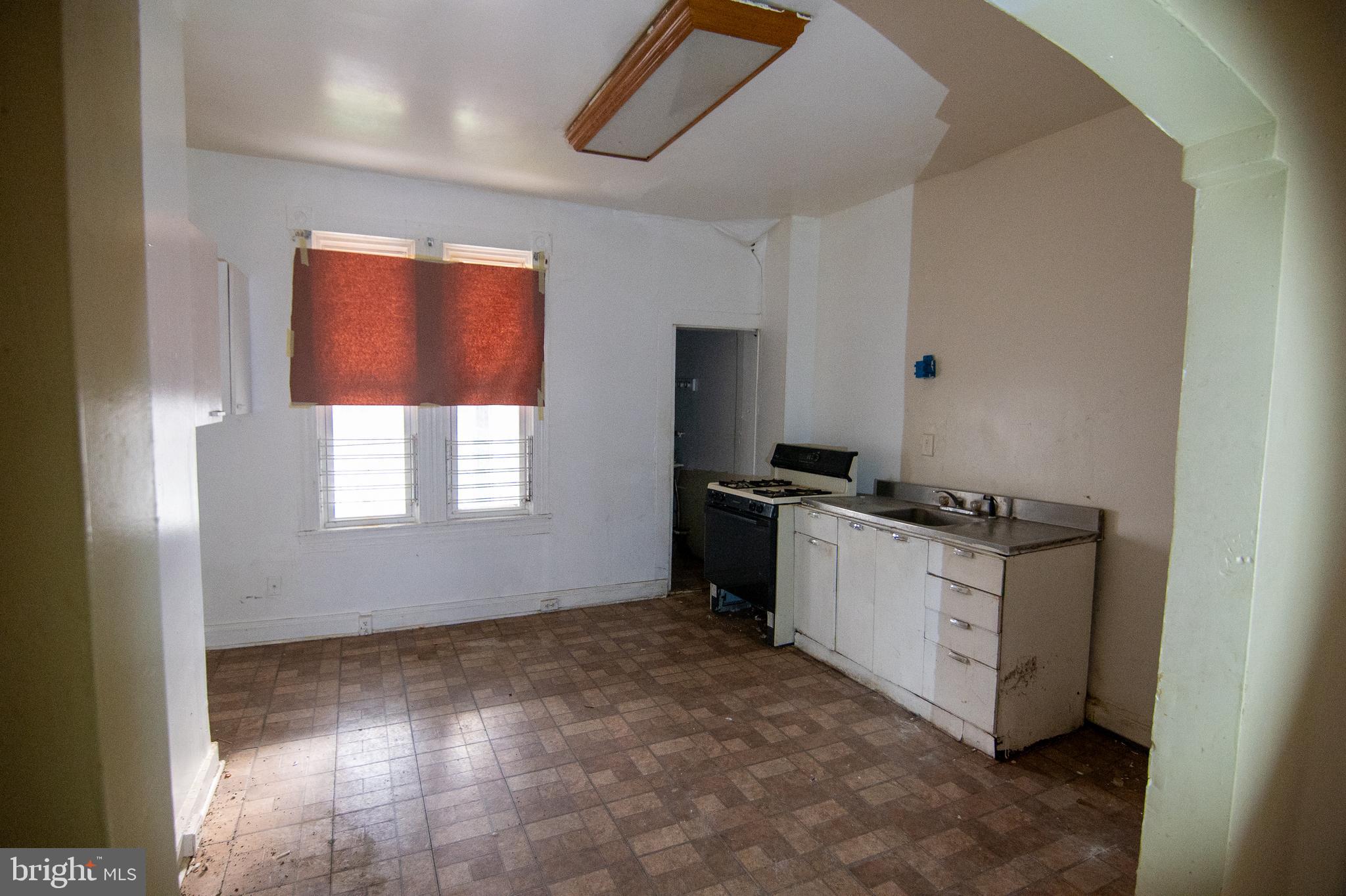 2583 W FAYETTE STREET