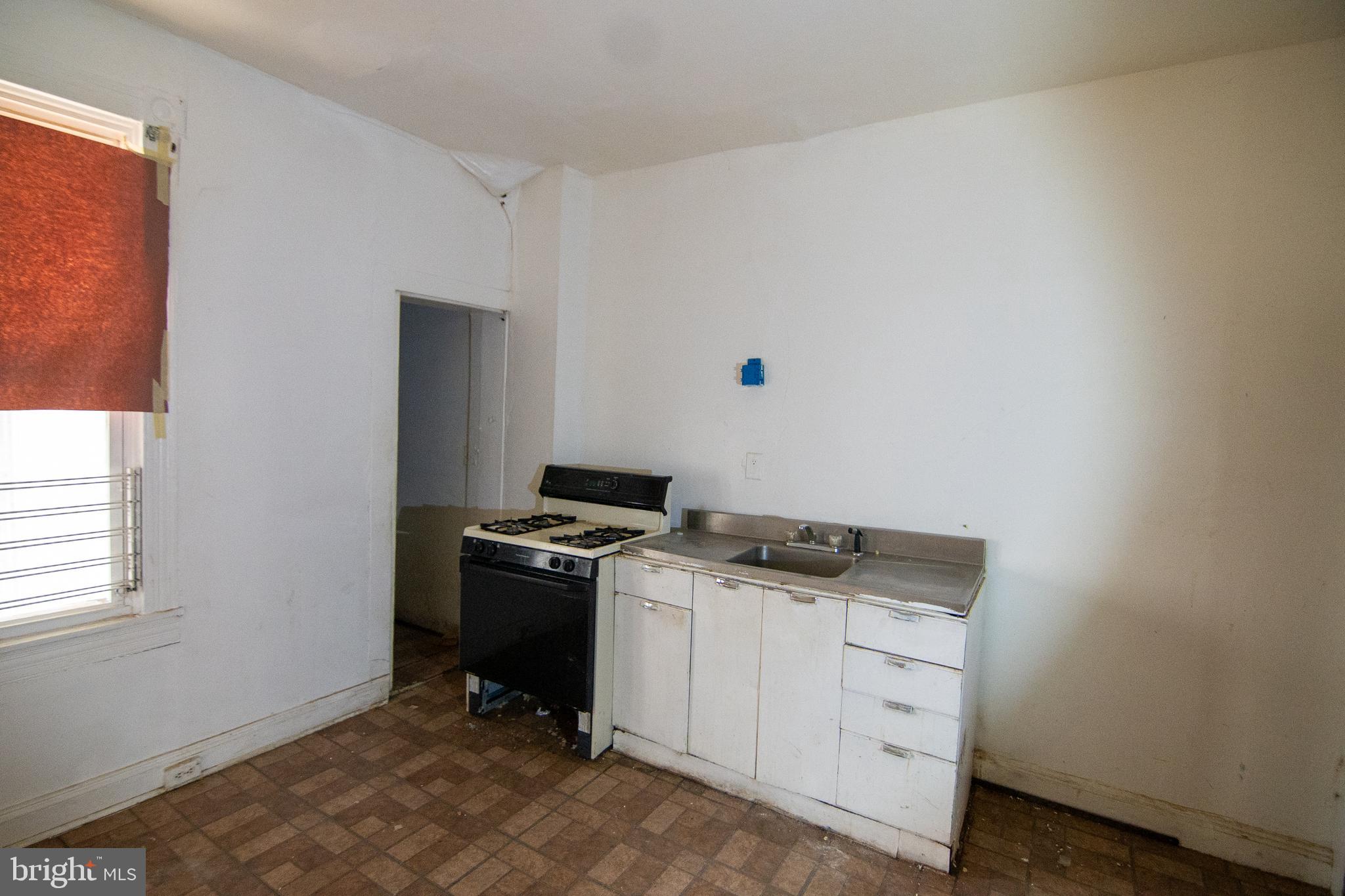 2583 W FAYETTE STREET