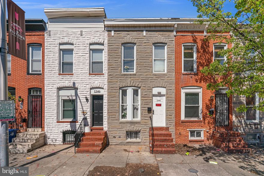 Opportunity to buy a 2 BR 1BA townhouse in the Washington Blvd / Pigtown neighborhood. LVP flooring in living room and 2 upper level bedrooms. Eat-in kitchen / dining room adjoins kitchen with white cabinetry, white appliances and gas stove. Access to back area of property from the kitchen. Upper level also includes one full bathroom and additional room that can be used as a walk-in closet or office, etc. This room provides access to a cozy balcony area overlooking backyard. Lower level is unfinished. 
Must see!!!