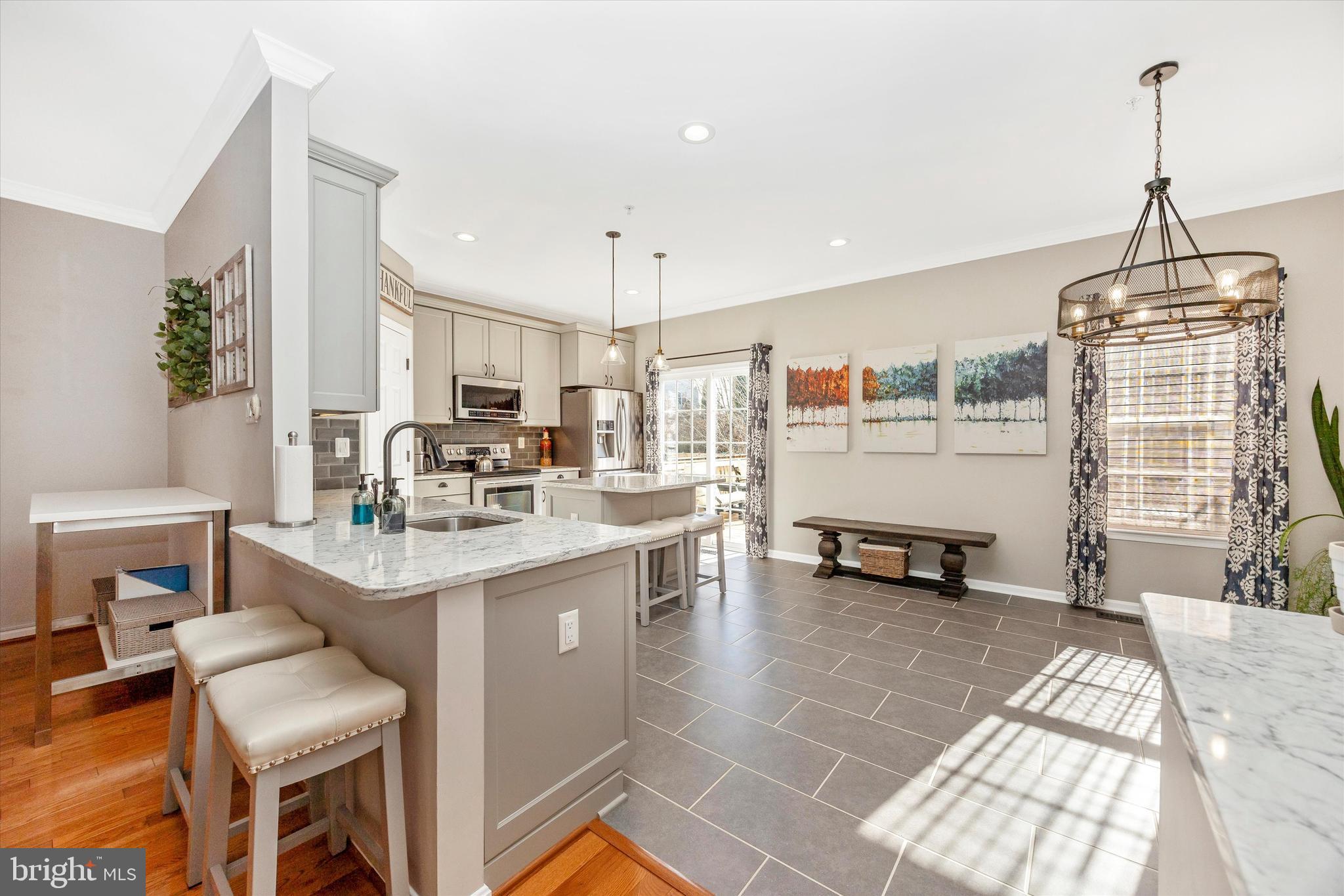 TWIN ARCH CROSSING - Residential