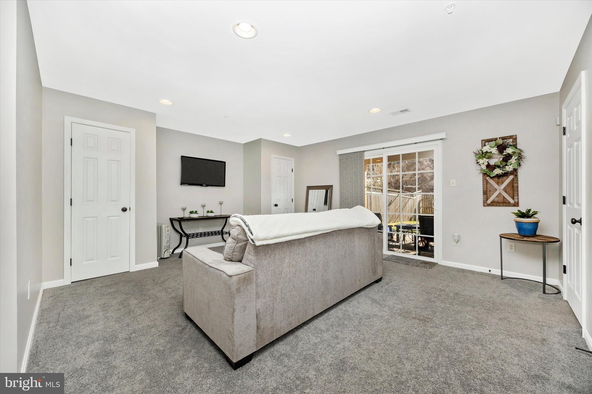 TWIN ARCH CROSSING - Residential