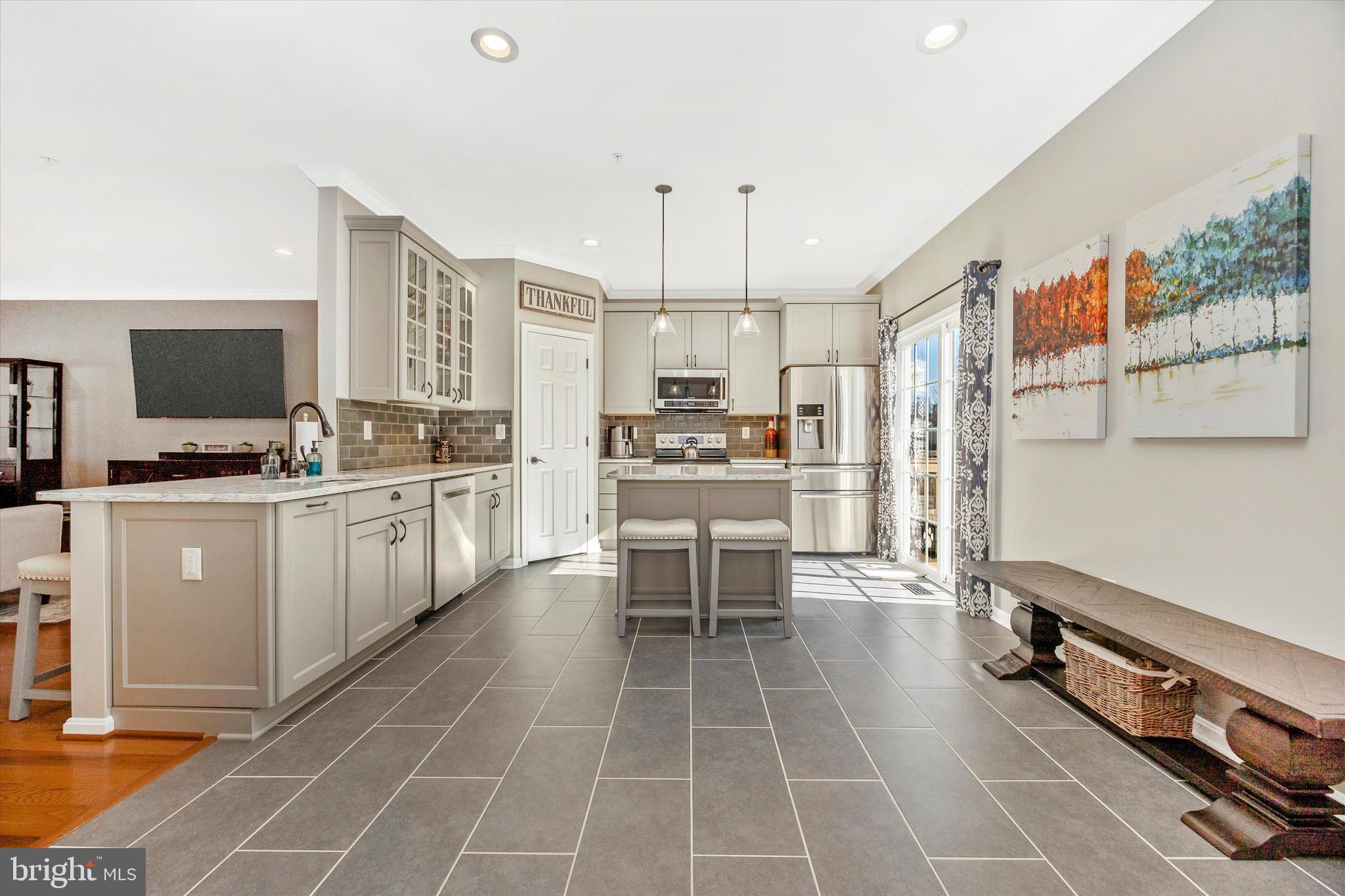 TWIN ARCH CROSSING - Residential