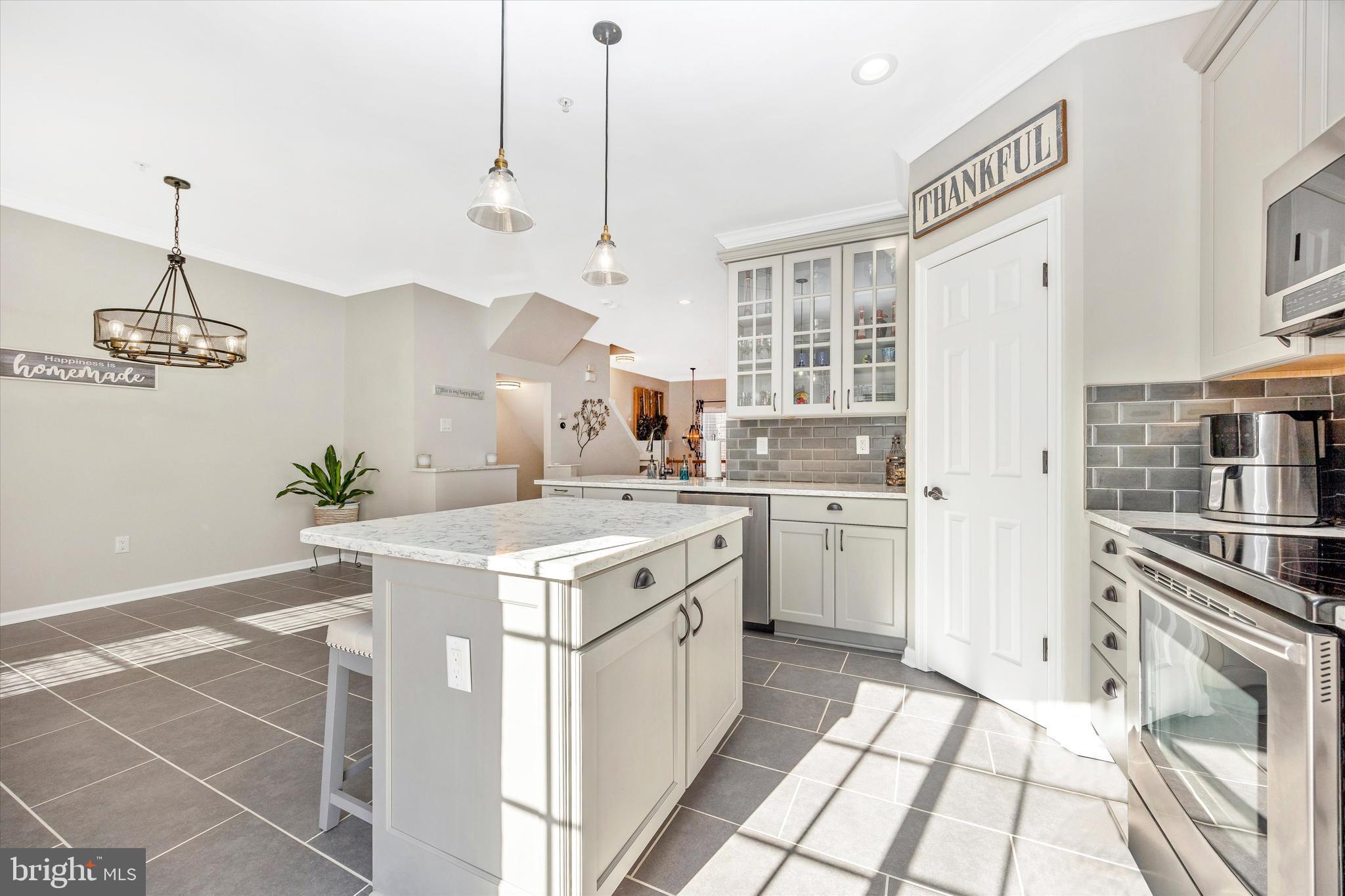 TWIN ARCH CROSSING - Residential