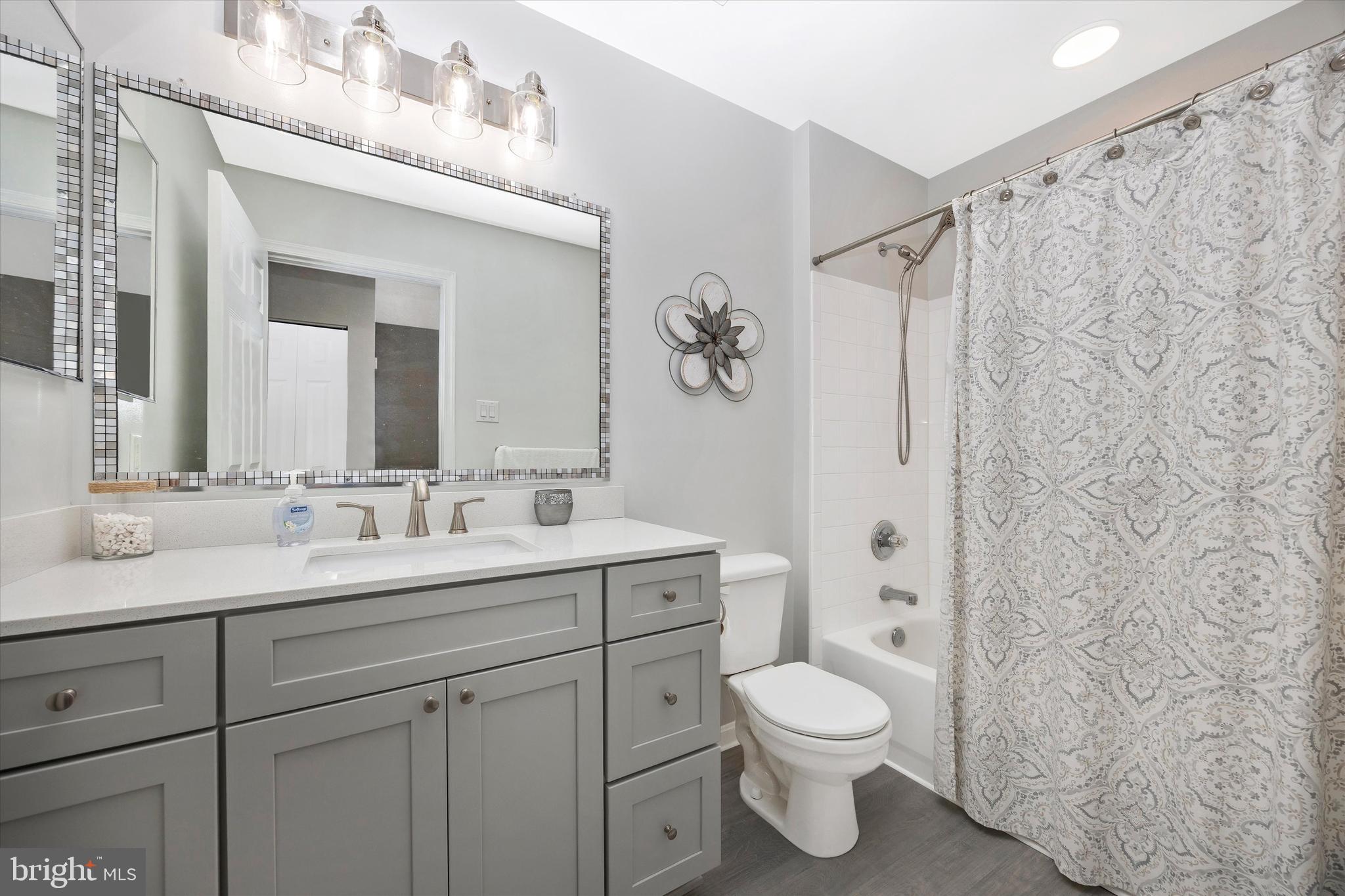 TWIN ARCH CROSSING - Residential