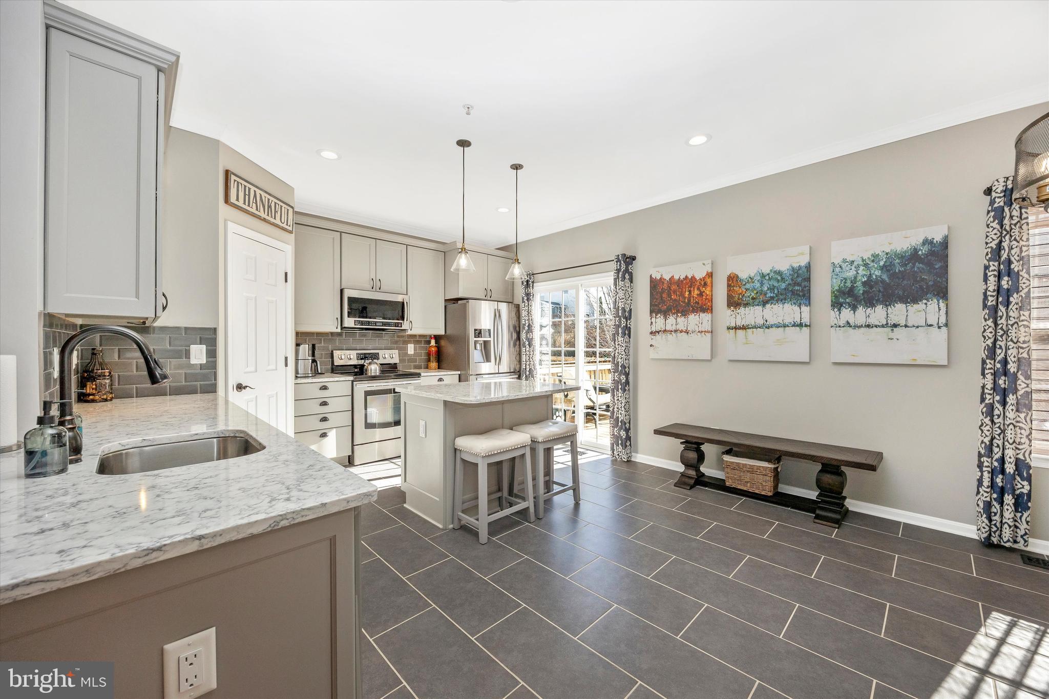 TWIN ARCH CROSSING - Residential