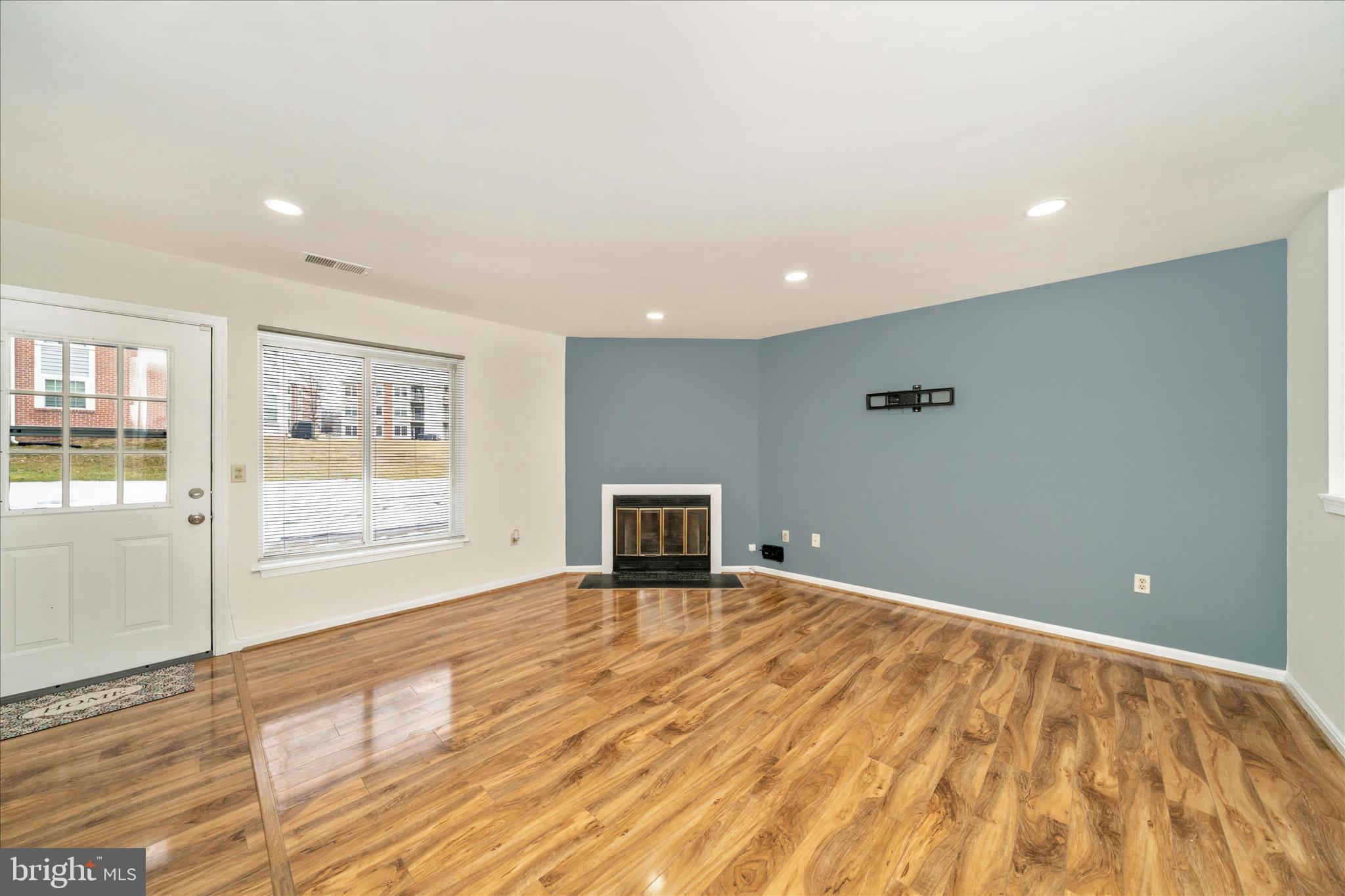 CROMWELL FOUNTAIN - Residential