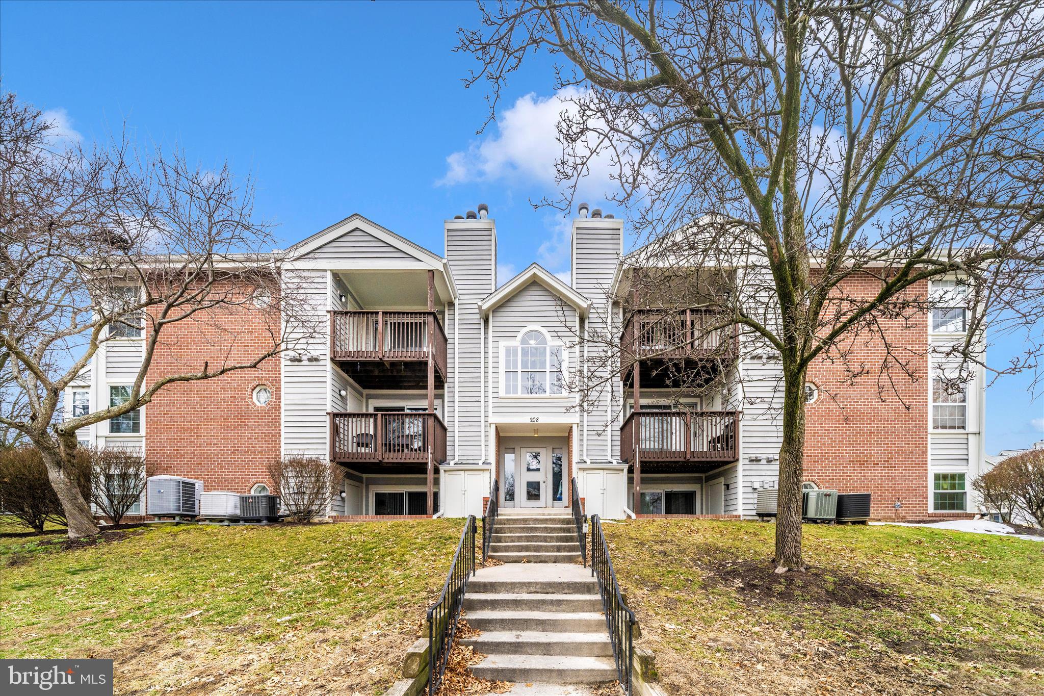CROMWELL FOUNTAIN - Residential